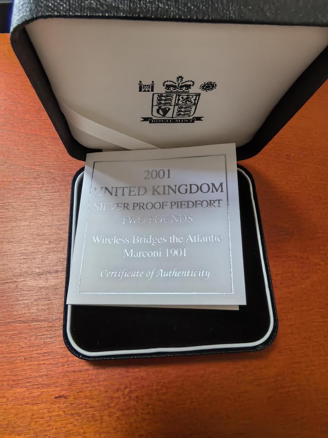 长老汇蛇年精选第九十二场拍卖 2001英国首次跨大西洋无线通讯2英镑双色精制加厚币，24克925银，盒证全，1万枚