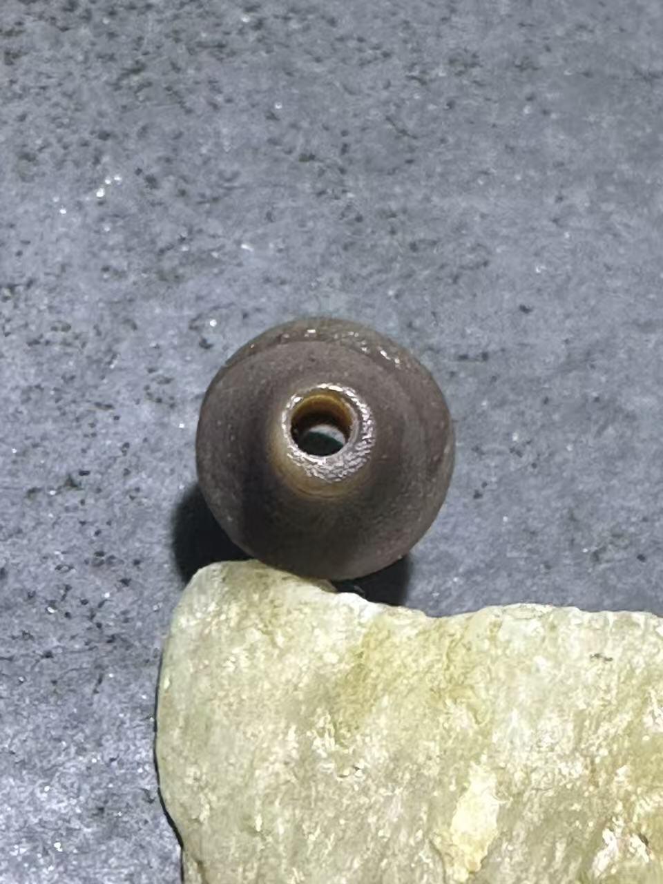 精美高玉化风化纹缠丝玛瑙碟珠一颗，