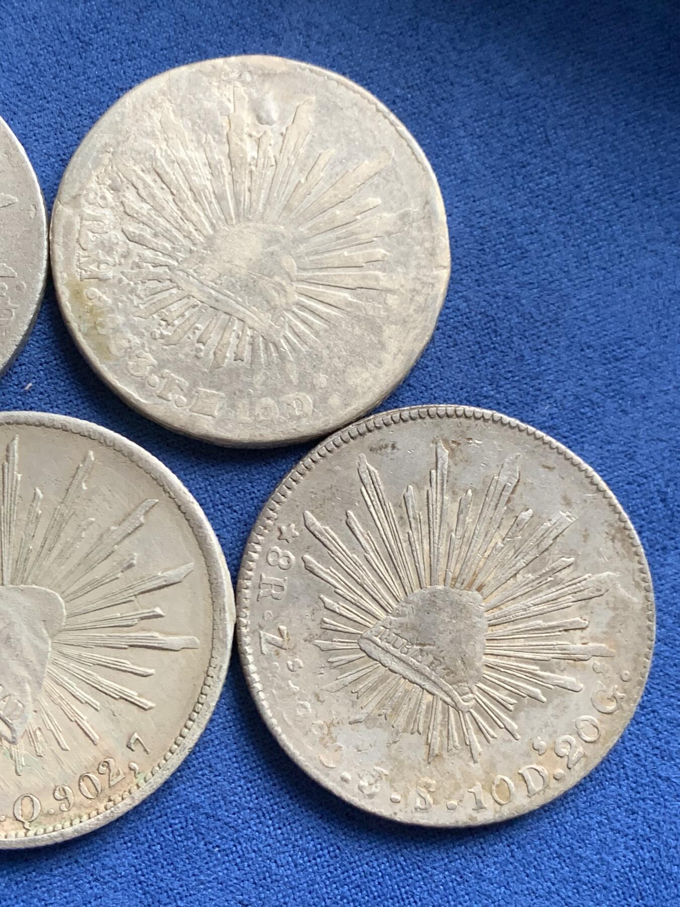 《竞宝斋》第455场 周日，周一 2场连拍 （全场包邮，欢迎送拍） 四枚一组 通货 墨西哥鹰洋银币 3枚花边+1枚直边 都有戳 总重106.75克