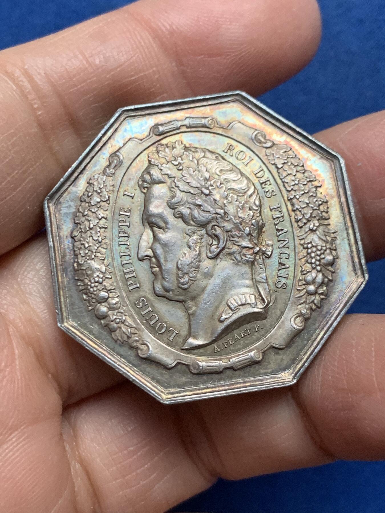 《竞宝斋》第455场 周日，周一 2场连拍 （全场包邮，欢迎送拍） 法国1844年菲利普一世头像菲尼克斯人寿保险八角银质代币，36MM，23.9克，手指边铭，五彩包浆