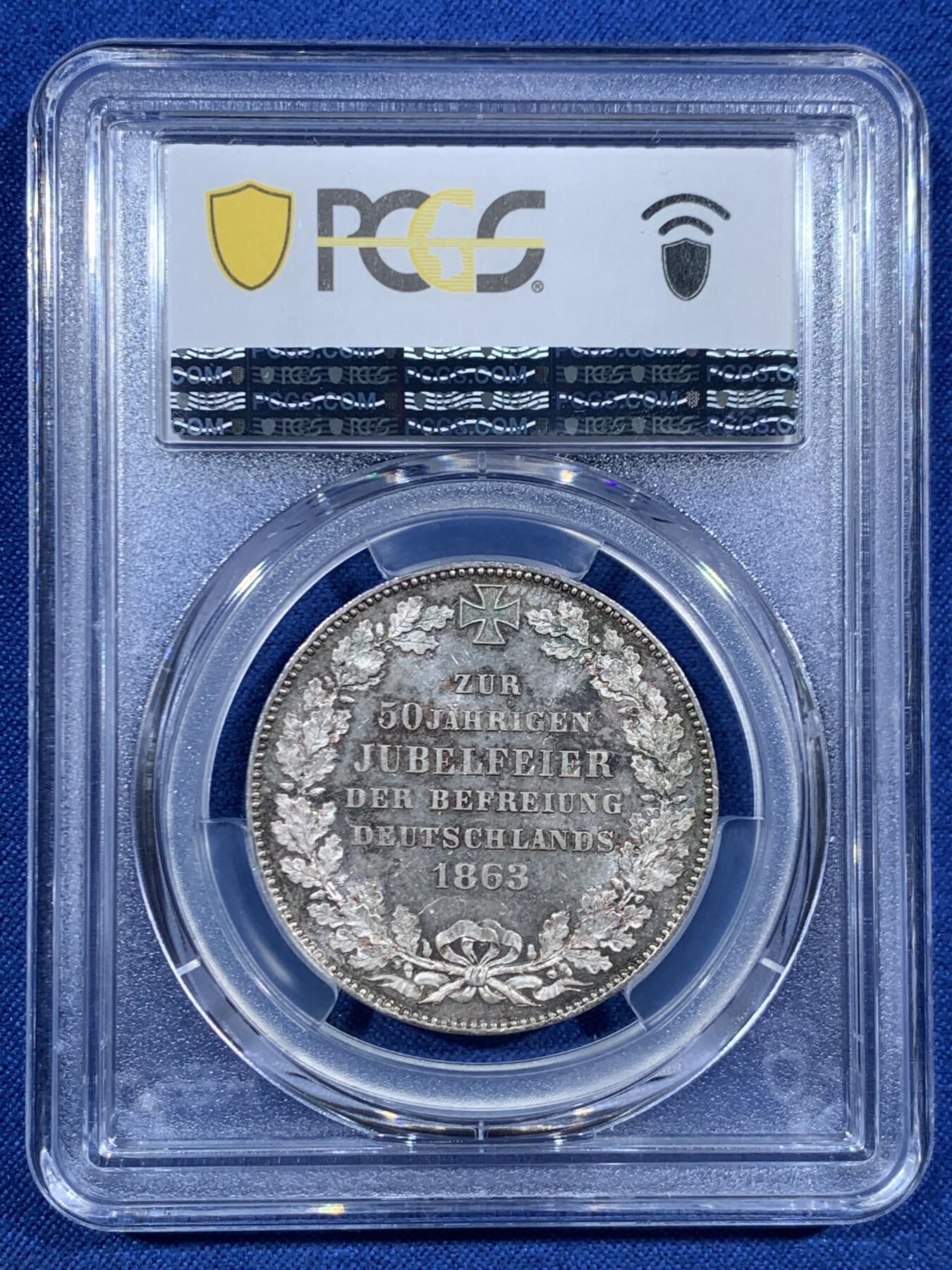 《竞宝斋》第455场 周日，周一 2场连拍 （全场包邮，欢迎送拍） PCGS MS65 德国1863年不莱梅自由市泰勒银币，正面为经典的双狮扶着象征不莱梅的钥匙盾徽，背面为纪念解放德国50周年文字。强烈转光，非常难得的Gem级别不莱梅银币。一枚66在最近Ha拍了近9000人民币。