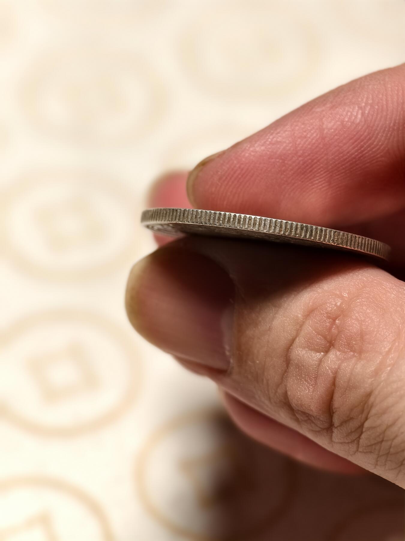 抚柳草堂-第六期章牌钱币 奖章勋章限时免佣 满百包邮 放漏专场 1900英属印度1卢比银币 维多利亚女王版 重11.4g 状态不错