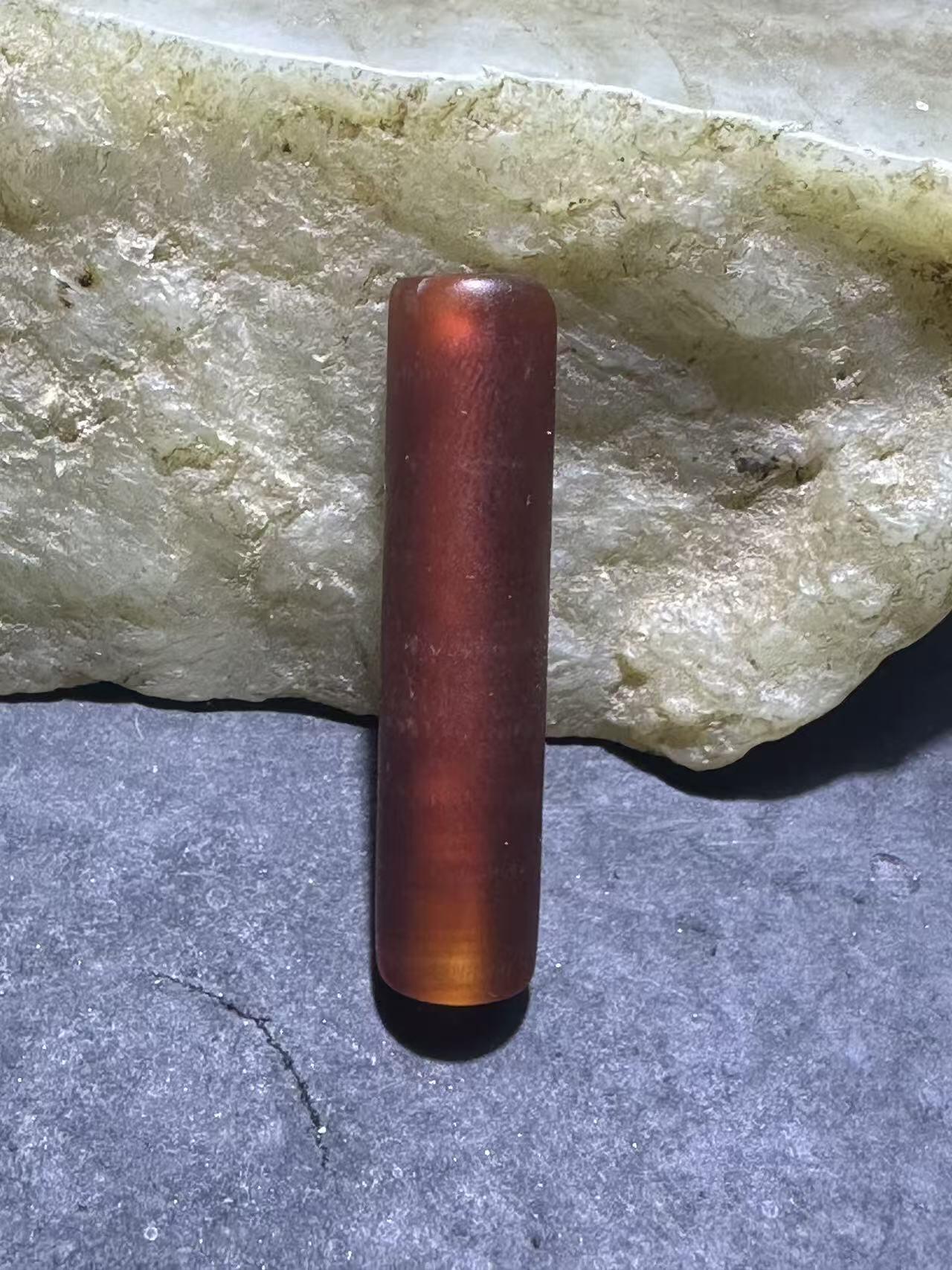 高玉化酒红色缠丝玛瑙通货直桶，桶珠一颗，