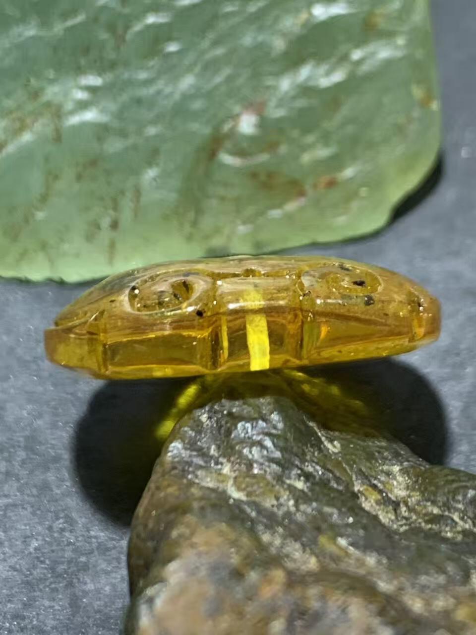 天然通货乌克兰蜜蜡雕刻福字吊坠一个