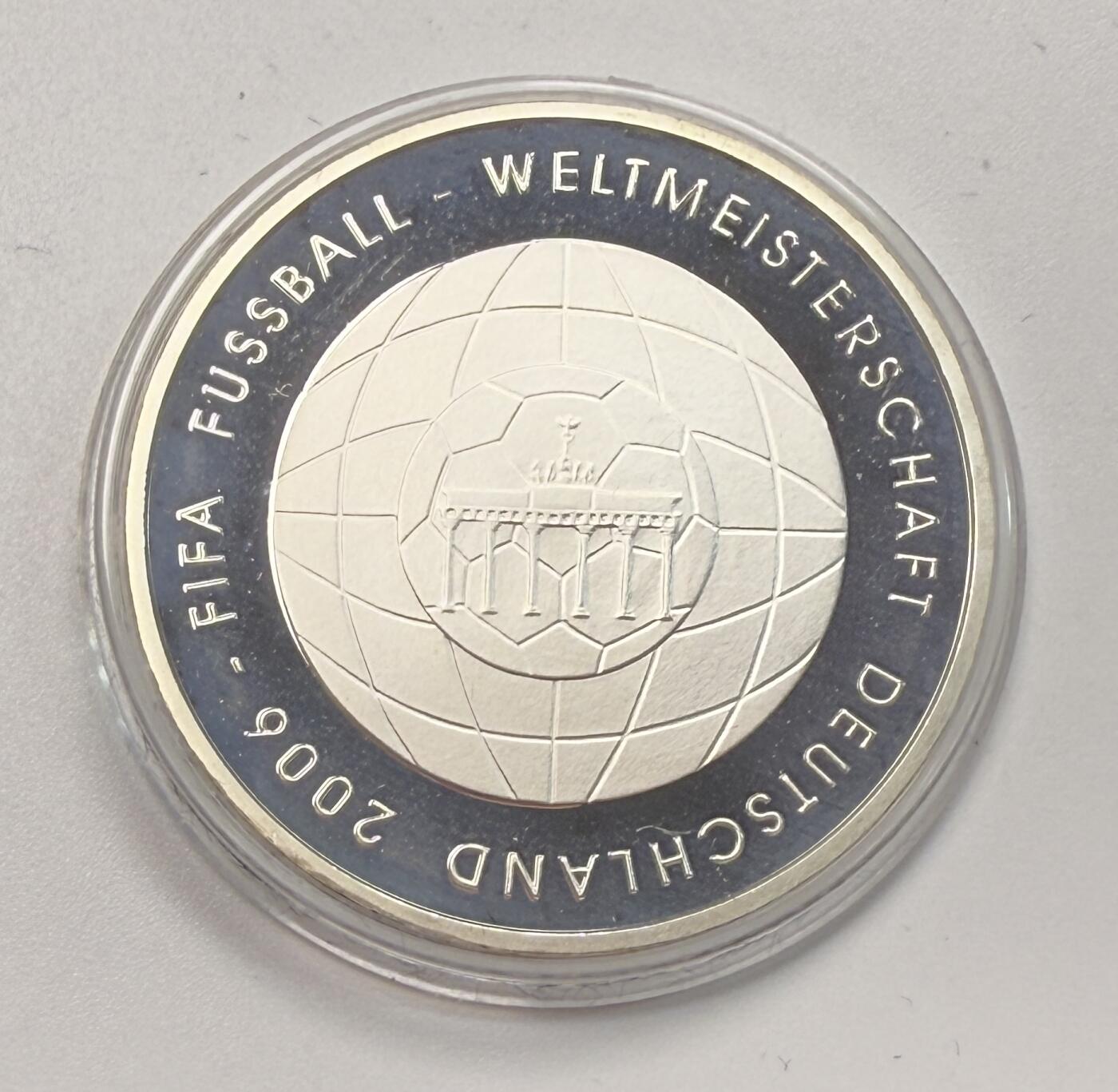 S&S Numismatic世界钱币-拍卖 第118期  德国2006年 德国足球世界杯-勃兰登堡门 10欧元精制银币 18克925银，品相如图