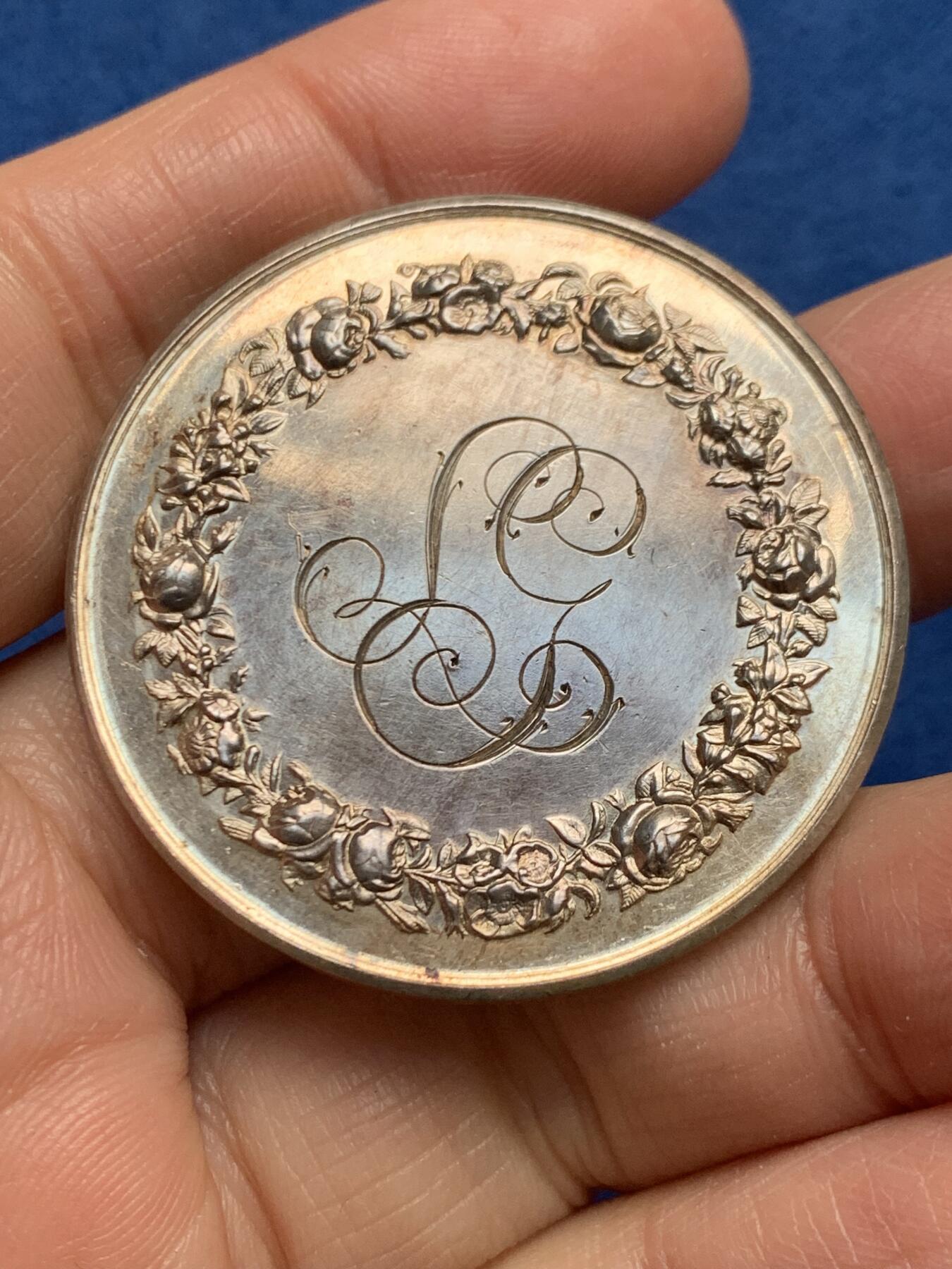 《竞宝斋》第455场 周日，周一 2场连拍 （全场包邮，欢迎送拍） 法国婚姻与爱情纪念银章 1901 丰饶角银标边铭 31.28克 41.2MM