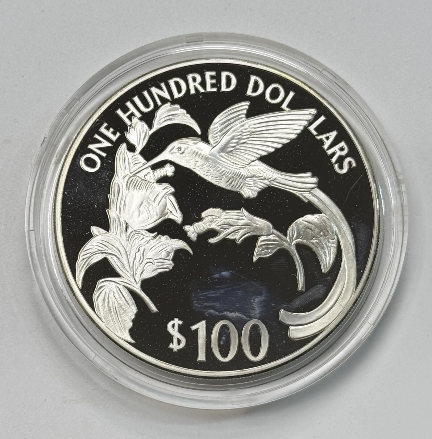 S&S Numismatic世界钱币-拍卖 第118期  牙买加1987年 热带鸟类系列-红嘴长尾蜂鸟 100元精制纪念银币  136.08克925银，品相如图