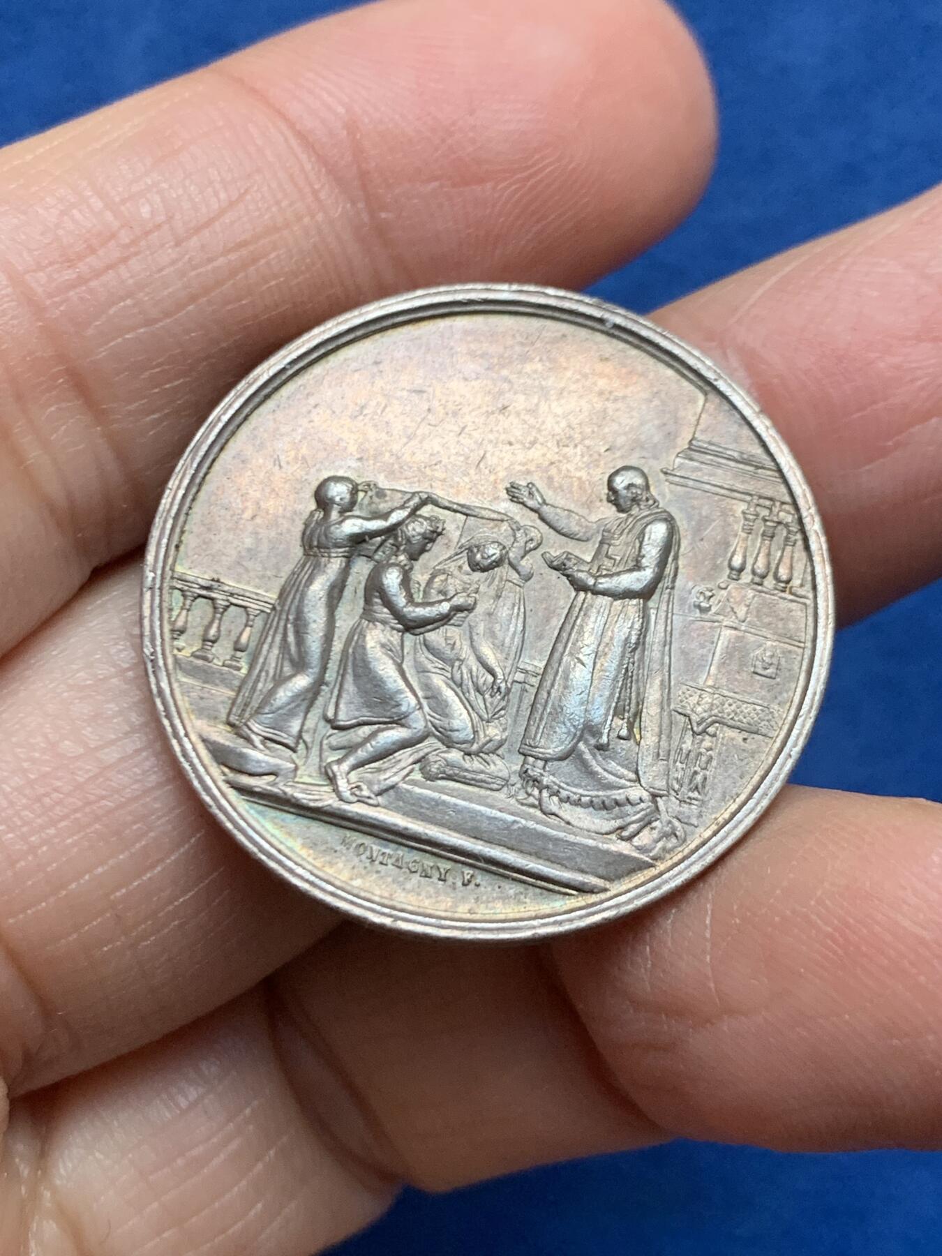 《竞宝斋》第455场 周日，周一 2场连拍 （全场包邮，欢迎送拍） 法国婚姻与爱情纪念银章 背面无刻字 蜜蜂银标 11.92克 30.2MM 披纱