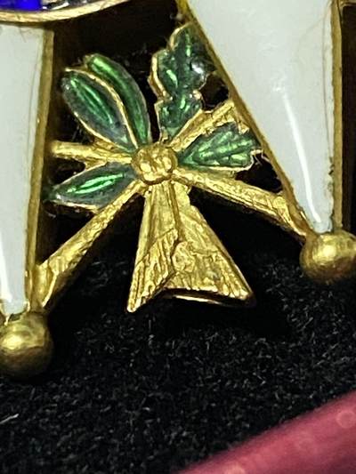 苏联勋章奖章1月5日晚上九点结束在麦稀奇 找不到的加我qq或者微信都是184277308备注苏章拍卖。最好加微信群每次都会通知还有提前可以一口价的 最近会持续拍卖一些东西。 法国荣誉军团勋章 （代拍）珐琅基本完整 有些小瑕疵无伤大雅 完美主义者绕行 非常漂亮