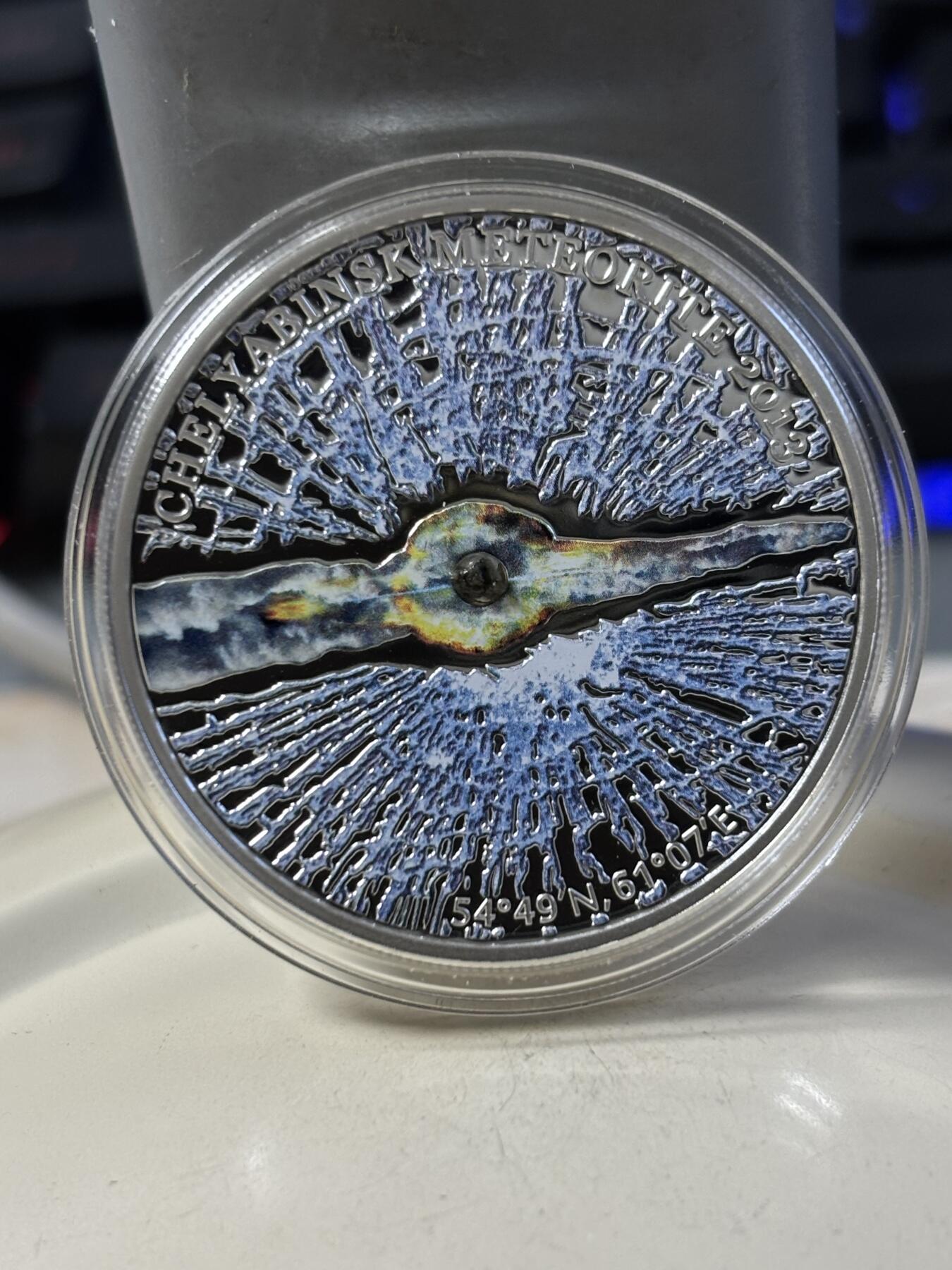 第187期拍卖 【现货】库克2013年镶嵌俄罗斯车里雅宾斯克陨石纪念彩银币，20克，925银