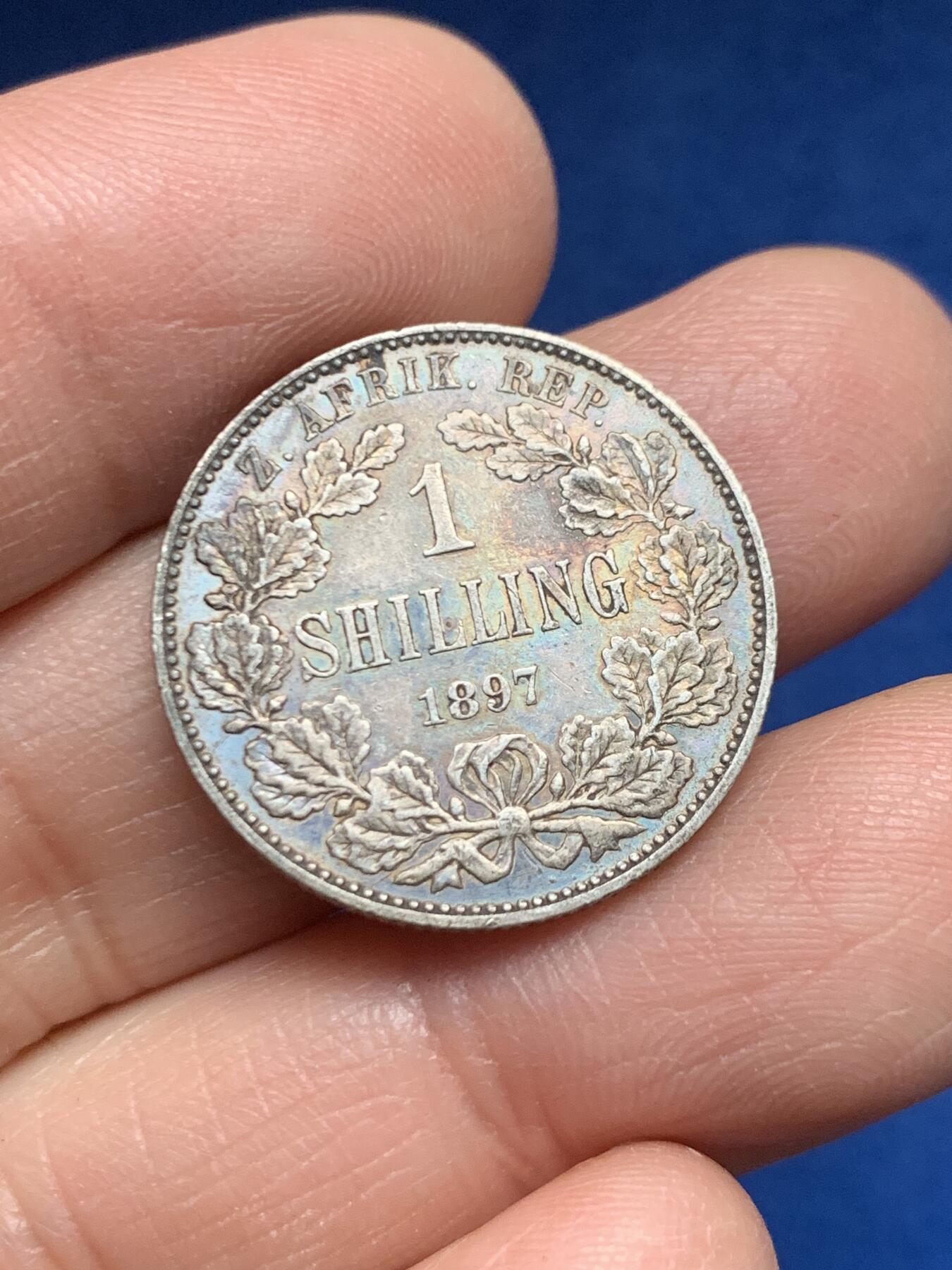 《竞宝斋》第455场 周日，周一 2场连拍 （全场包邮，欢迎送拍） 三枚一组 德兰士瓦共和国 1892年3便士、1897年6便士、1897年1先令 银币 南非的前身之一 仅存在不到50年 这三枚细节都很好 传世包浆 温润原光 经典品种