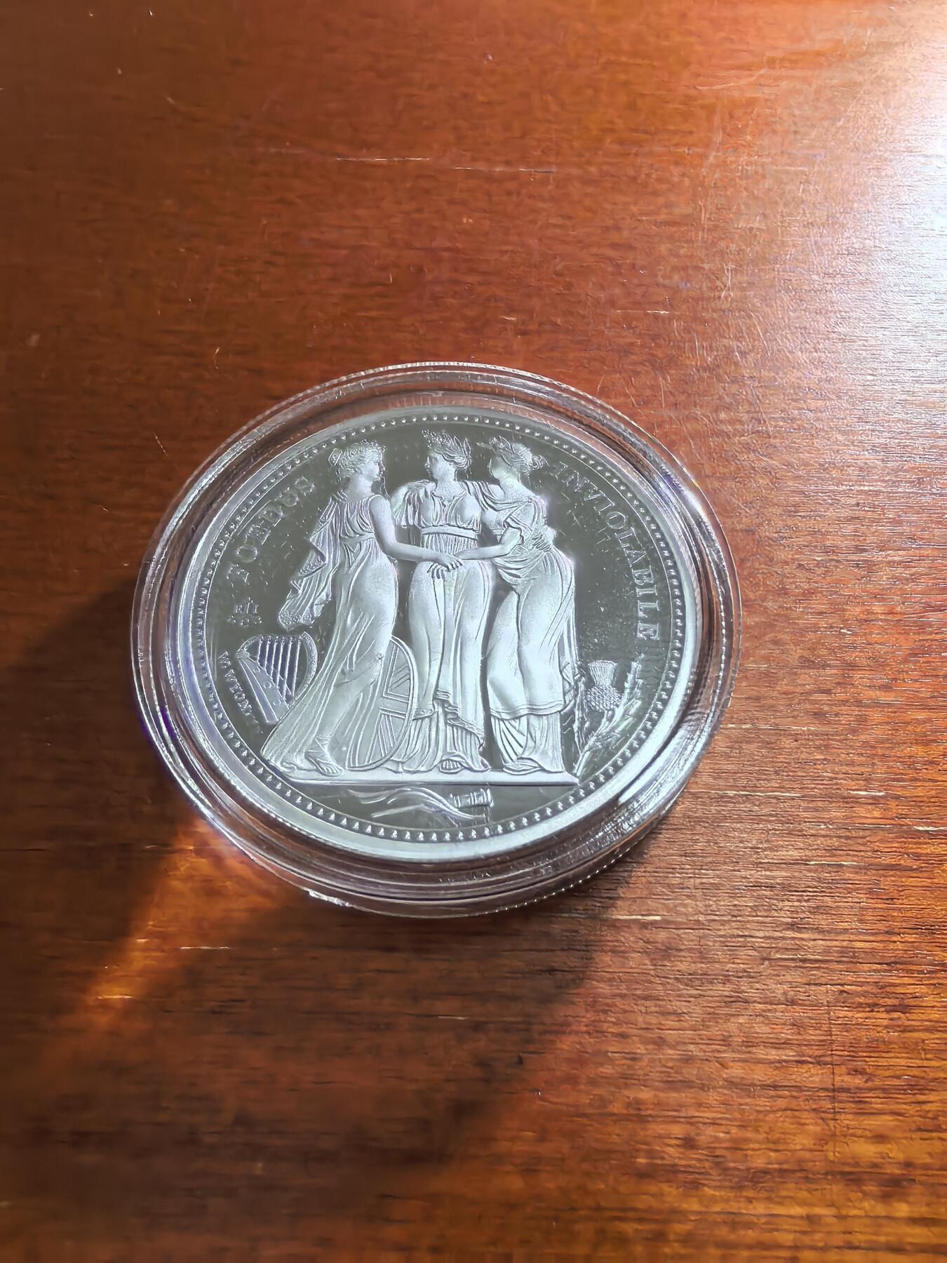 长老汇蛇年精选第九十二场拍卖 2021圣勒赫拿岛美惠三女神1英镑精制银币，1盎司999银，3000枚，盒证全，市场价2300