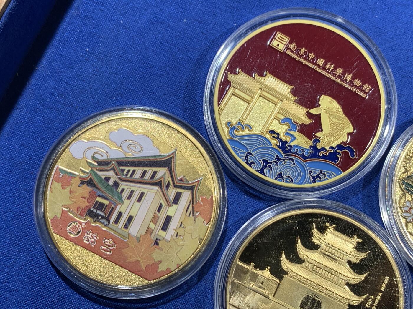 《竞宝斋》第455场 周日，周一 2场连拍 （全场包邮，欢迎送拍） 五枚一组 中国景点纪念章