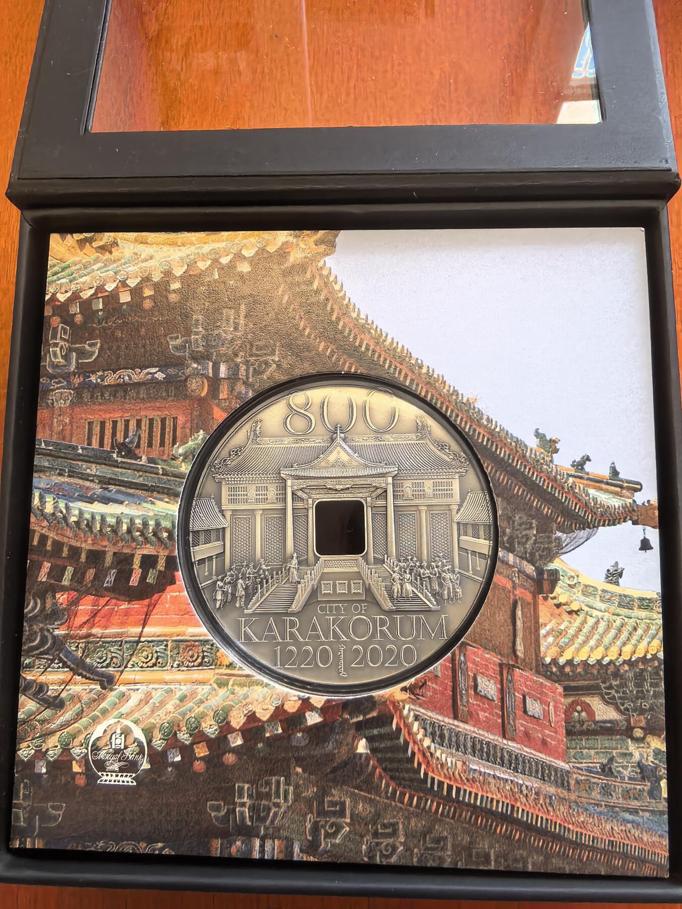 长老汇蛇年精选第九十二场拍卖  2020蒙古哈谢和林5000图格里克仿古镶嵌彩色玻璃银币，2盎司999银，盒证全，800枚