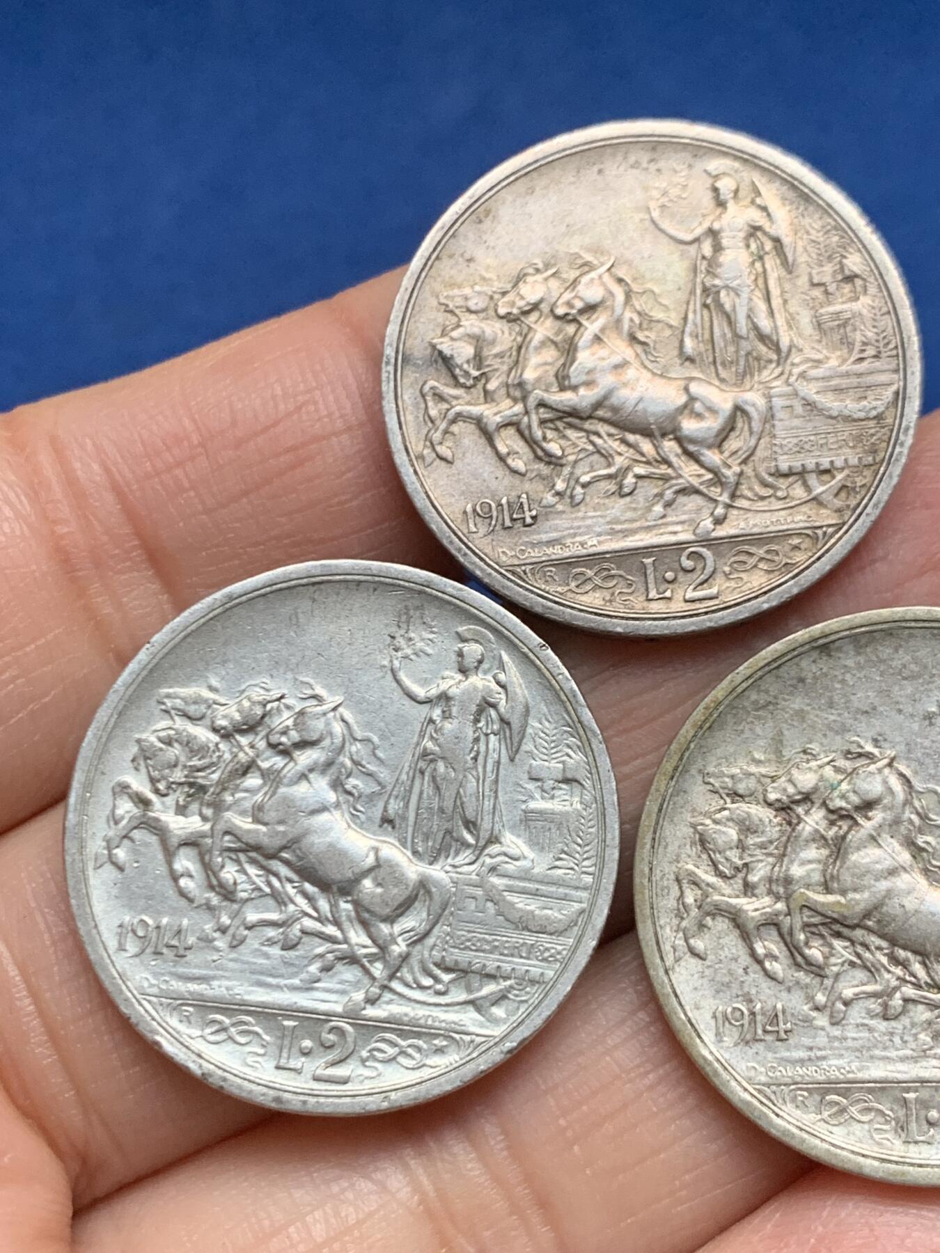 《竞宝斋》第455场 周日，周一 2场连拍 （全场包邮，欢迎送拍） 三枚一组 意大利1914年马车女神2里拉银币 27mm 总重29.8克