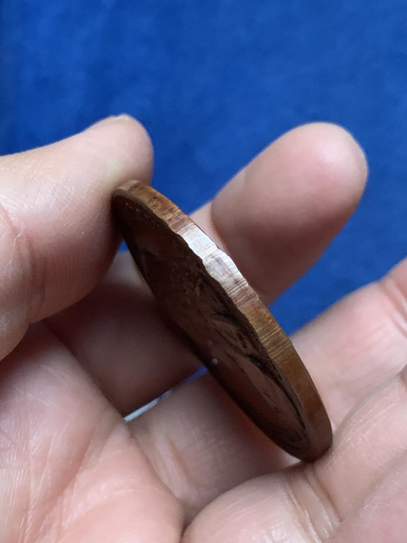 《竞宝斋》第455场 周日，周一 2场连拍 （全场包邮，欢迎送拍） 英王乔治二世纪念铜章，26.8克，40.8mm，雕刻师让·达西尔纪念1731年历代英王与王后系列的首枚，整个系列中很少见的一枚，内容涵盖了从威廉一世到当时在位的乔治二世的英格兰历代君主。正面乔治二世高浮雕像，背面：铭文记事献给大不列颠、法兰西和爱尔兰最尊贵的国王乔治二世。未使用状态，保存很好。