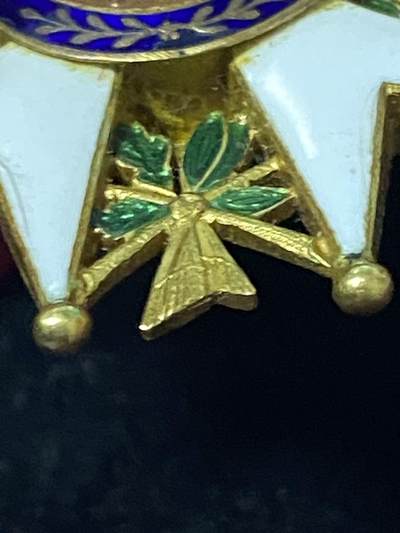 苏联勋章奖章1月5日晚上九点结束在麦稀奇 找不到的加我qq或者微信都是184277308备注苏章拍卖。最好加微信群每次都会通知还有提前可以一口价的 最近会持续拍卖一些东西。 法国荣誉军团勋章 （代拍）珐琅基本完整 有些小瑕疵无伤大雅 完美主义者绕行 非常漂亮