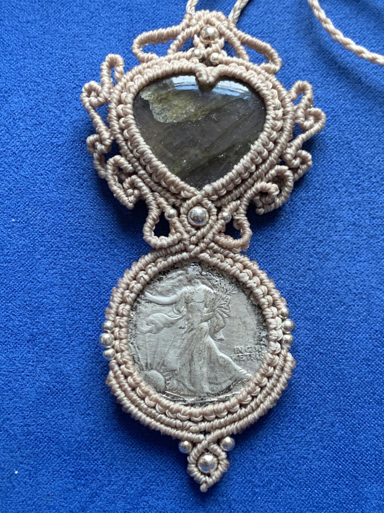 《竞宝斋》第455场 周日，周一 2场连拍 （全场包邮，欢迎送拍） 美国行走女神半美元银质挂件 重约24.7克