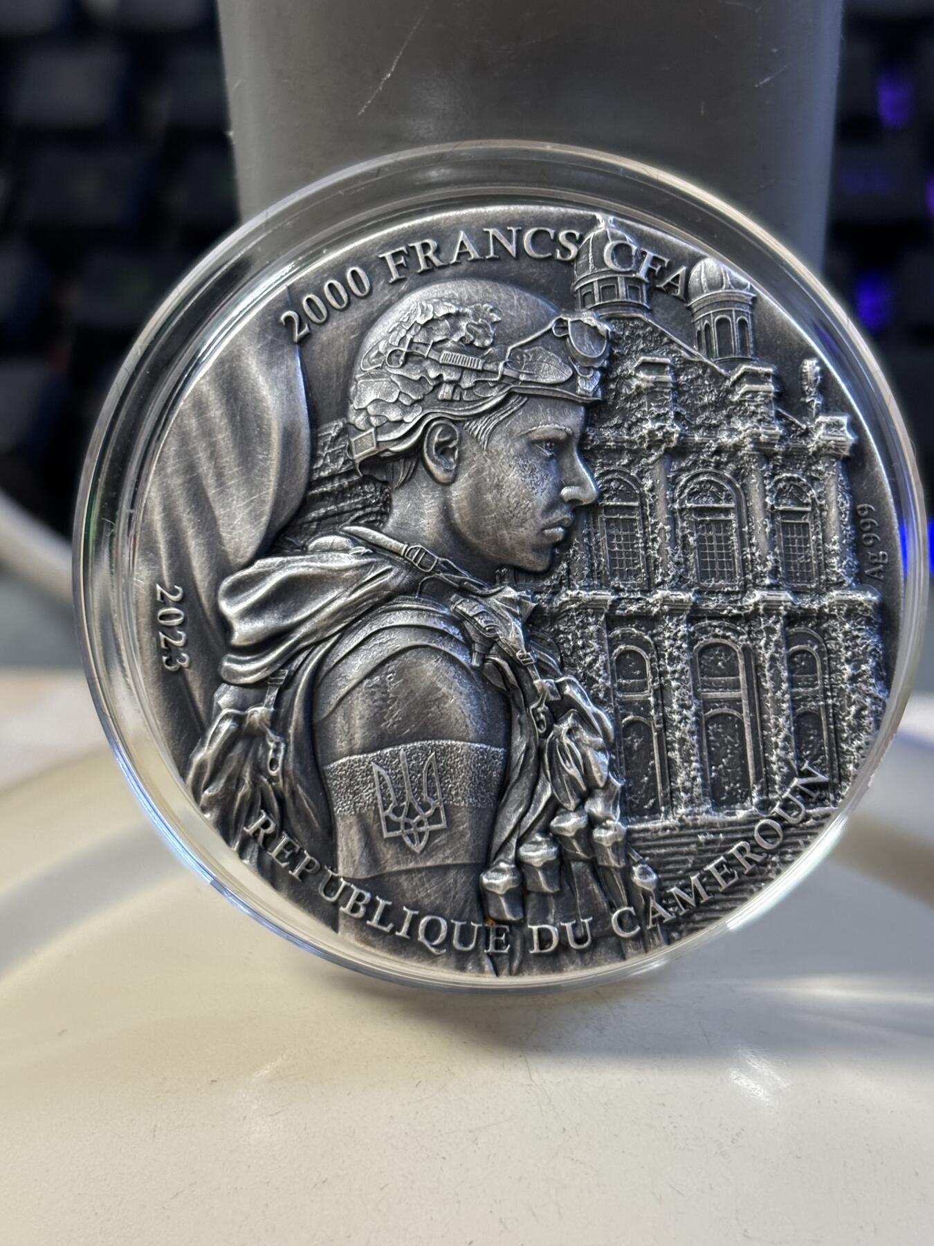 第187期拍卖 喀麦隆2023年乌克兰(1)蛇岛 战争超高浮雕仿古彩色2盎司银币，999银，发行500枚