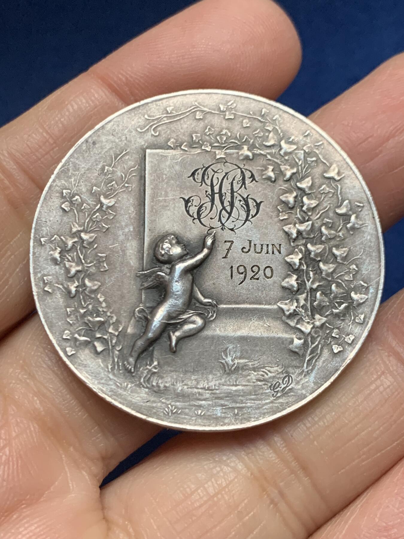 《竞宝斋》第455场 周日，周一 2场连拍 （全场包邮，欢迎送拍） 名家名作 法国婚礼银章 “执子之手，与子偕老” 30.45克 40.3mm 菱形野猪头 950银 好品 稀有