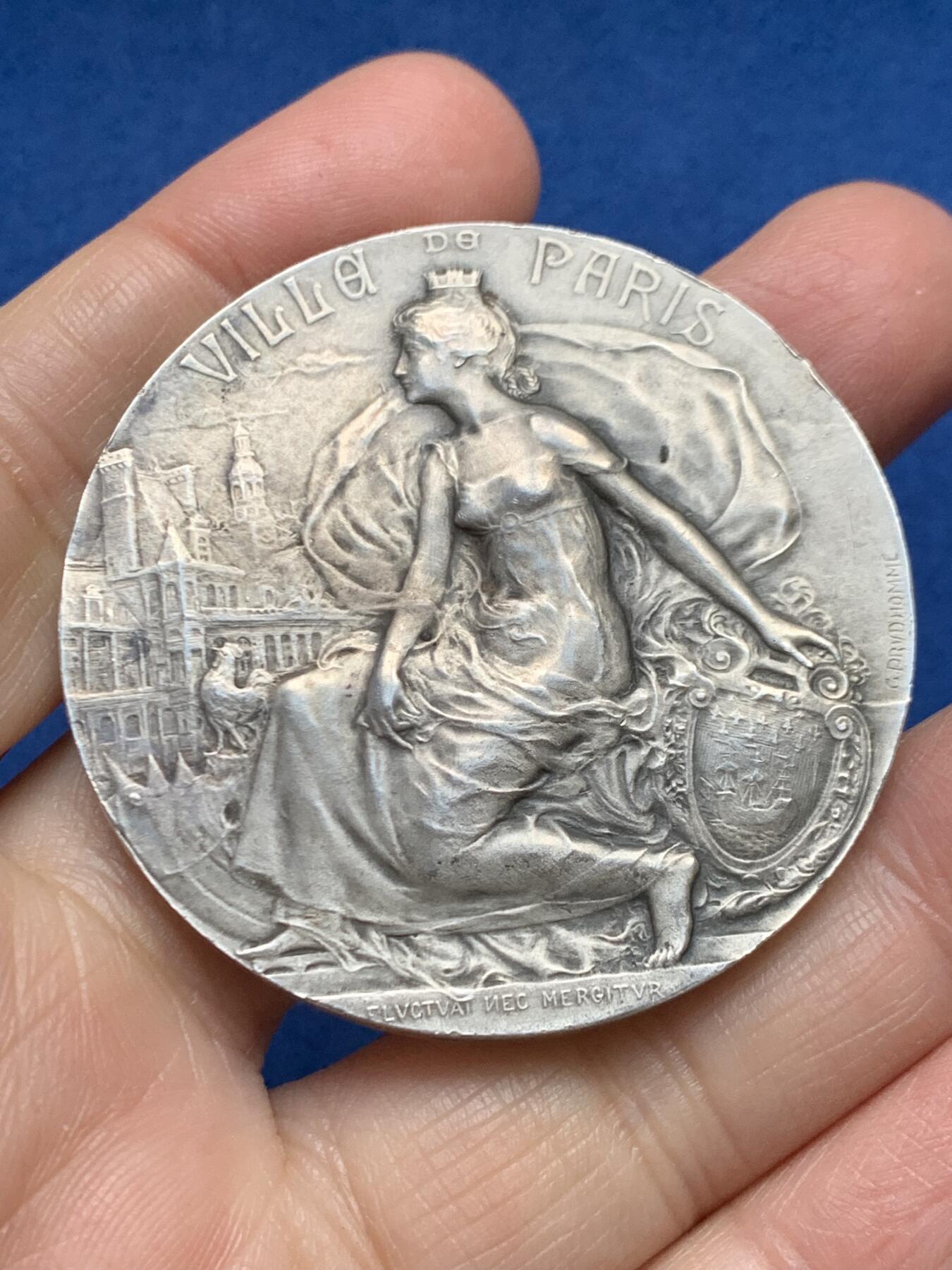 《竞宝斋》第455场 周日，周一 2场连拍 （全场包邮，欢迎送拍） 法国巴黎城市女神银章，62.12克，49.5MM，丰饶角2银标。