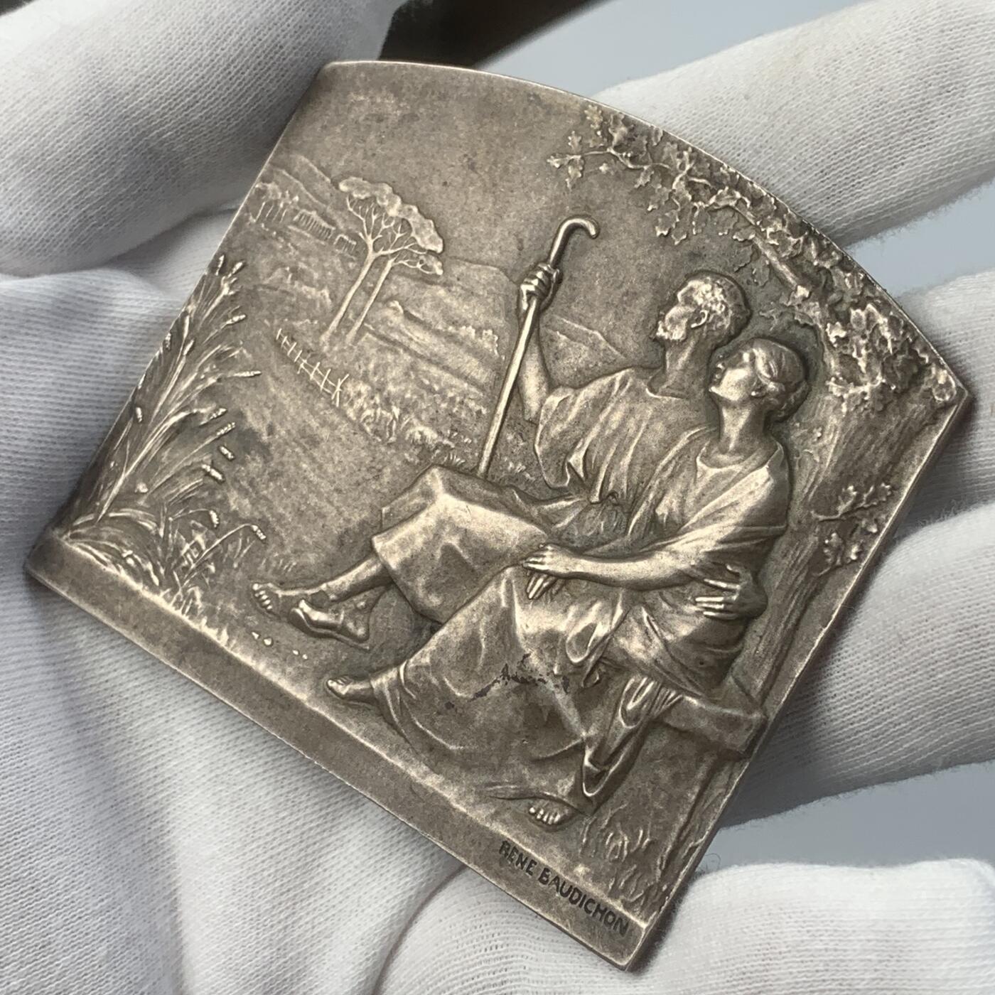 掌中浮雕-藏着的欧洲第048场 1900年代法国新艺术结婚纪念大银章，名家baudichon作品，73x67mm ，144.3g