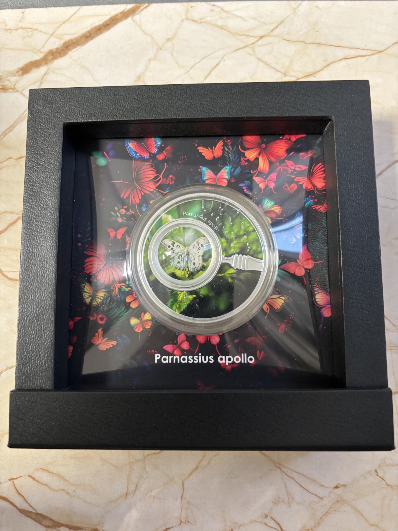 第187期拍卖 喀麦隆2024年自然之美系列阿波罗绢蝶彩色纪念银币，999银，17.5克，发行555枚，有起泡