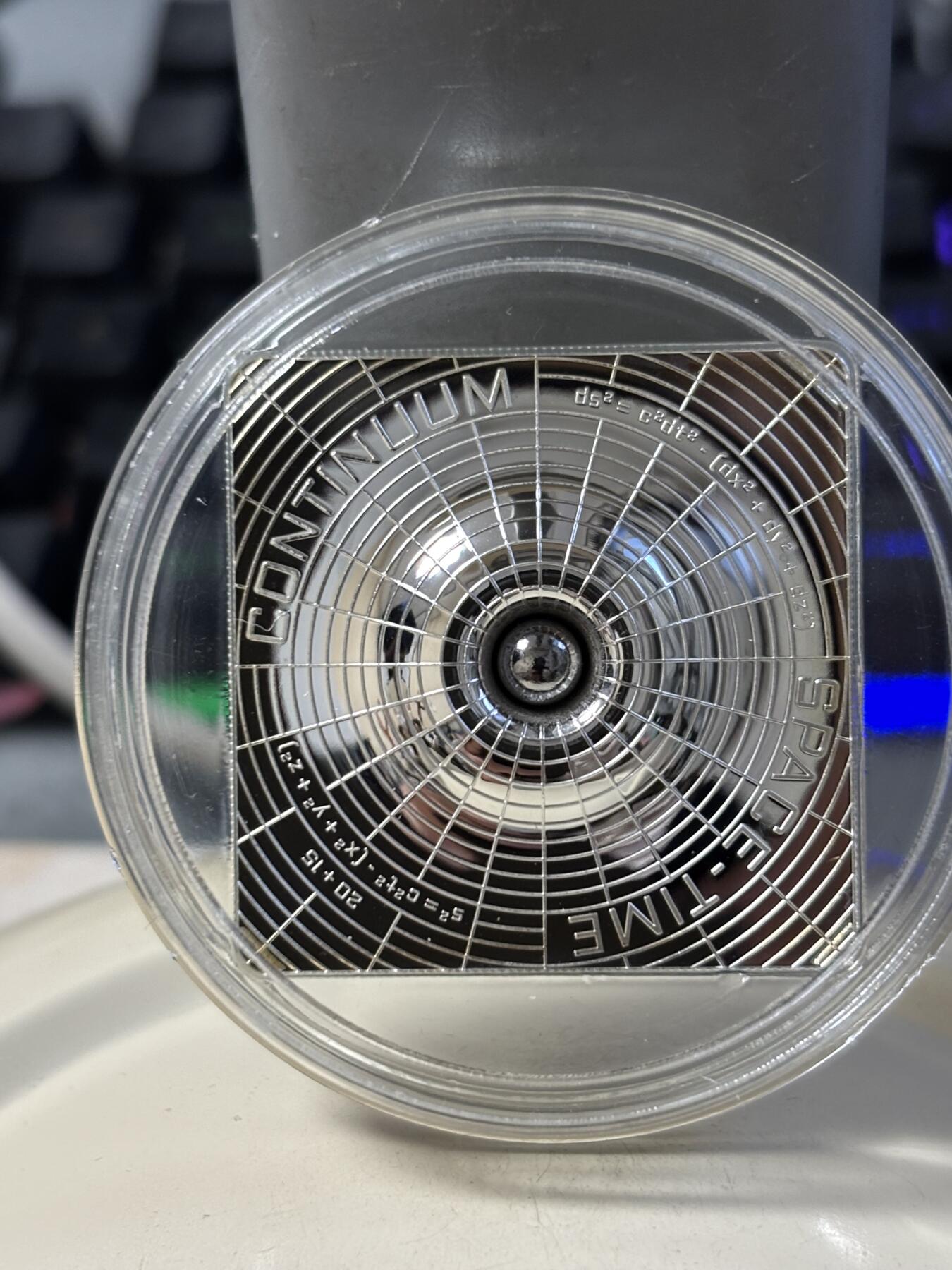 第187期拍卖 获奖库克2015年时空连续体银球镶嵌凹凸面纪念银币，999银，1/2盎司，发行1500枚