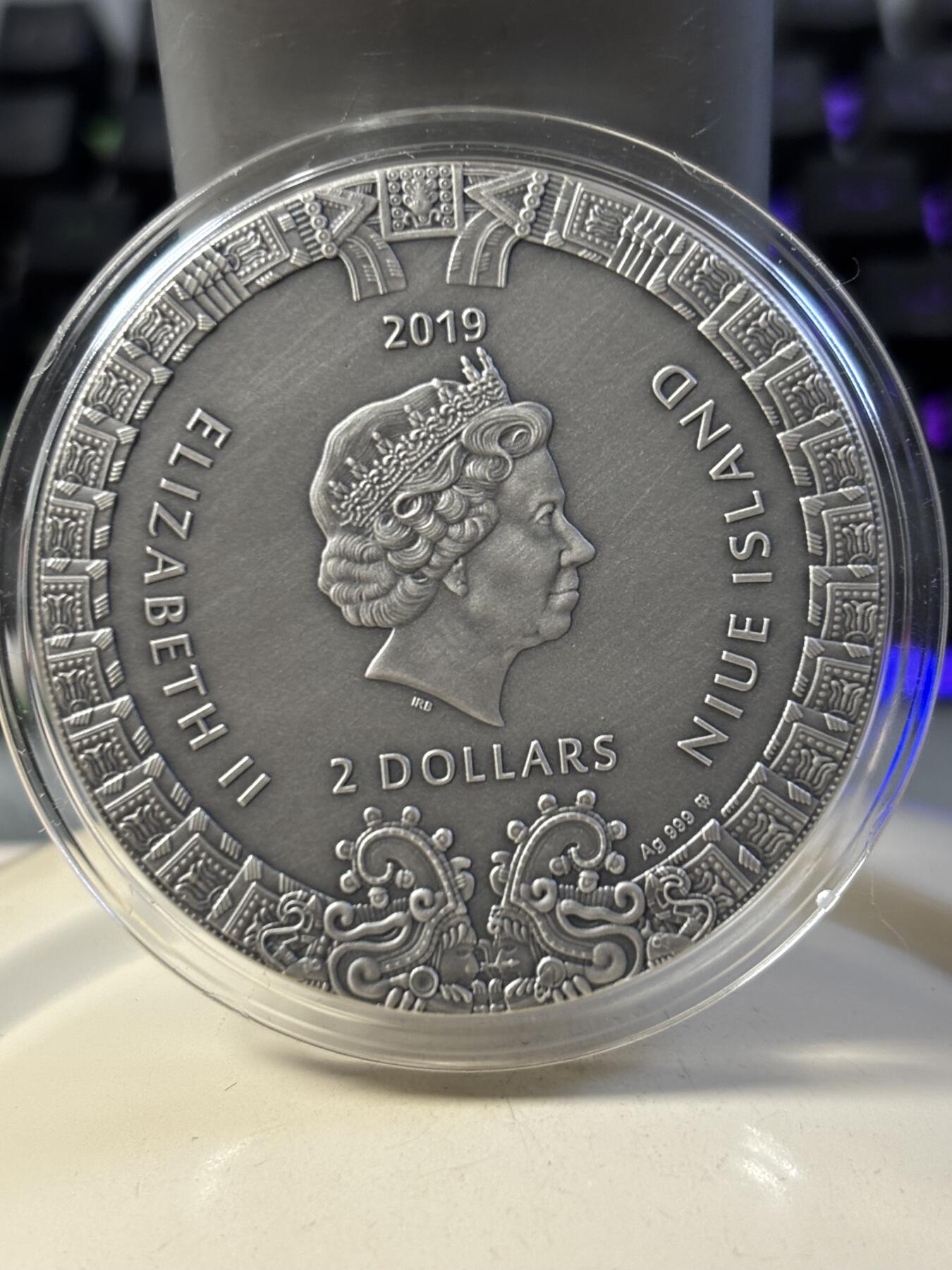 第187期拍卖 纽埃2019年历法系列3阿兹特克历法2盎司纪念银币，999银，发行量500枚