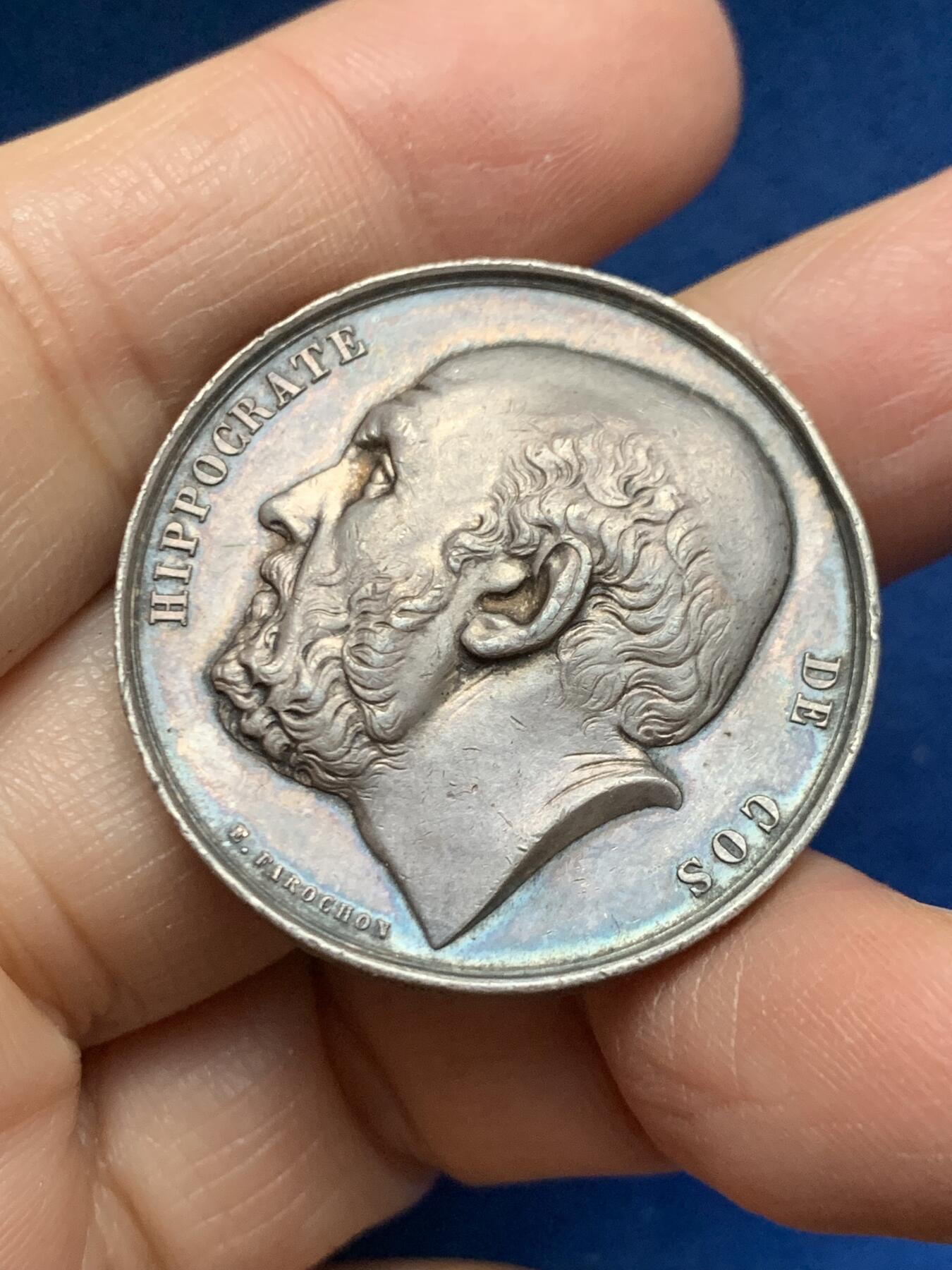 《竞宝斋》第455场 周日，周一 2场连拍 （全场包邮，欢迎送拍） 19世纪法国医学之父希波克拉底银章 19.25克 34mm 蜜蜂银标