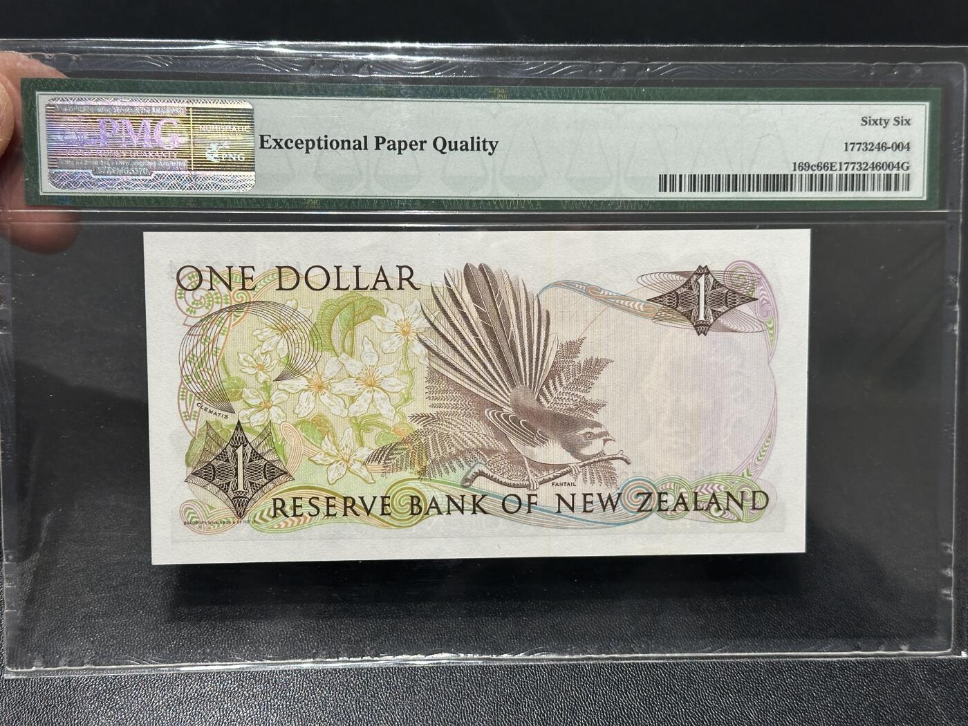 🎉🎉🎉《外钞收藏家》第六百期（年度庆典场）（本平台长期征集拍品、欢迎藏友们联系合作）❤️❤️❤️ 1981-92年新西兰女王1元 PMG66 BWC版