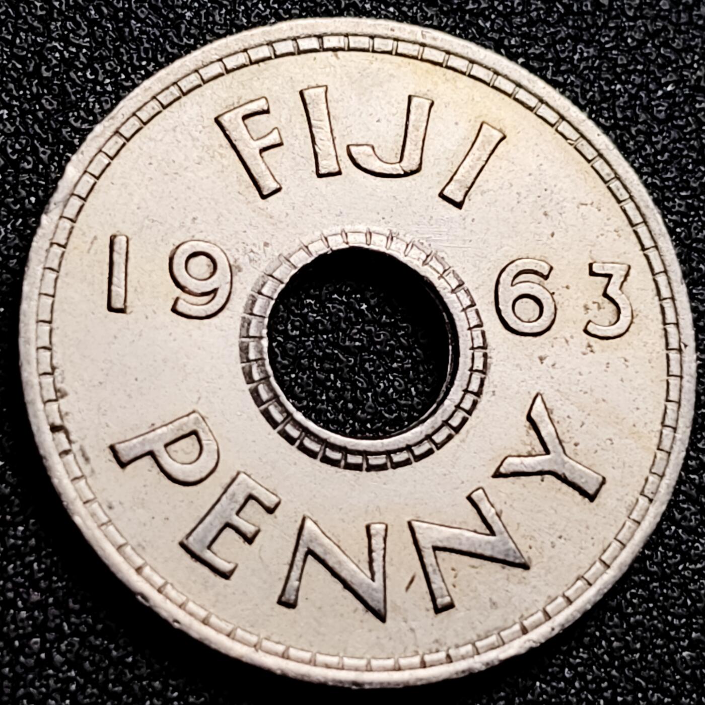 泉币菌-第165场-新年第八场 精品福利场 少见原光极品 英属斐济1963年 1便士圆孔铜镍硬币 伊丽莎白女王  26.0mm6.64g