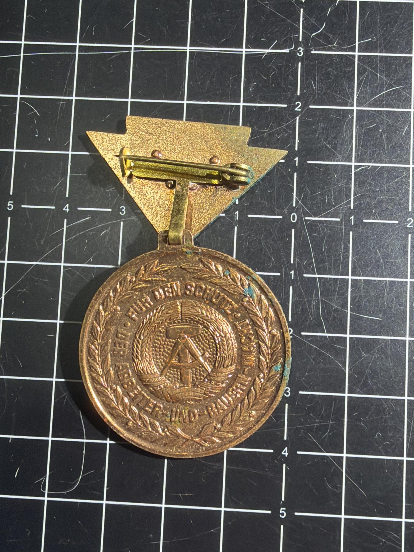 古冰库章牌勋赏收藏0起拍卖 东德人民军铜级军官奖章