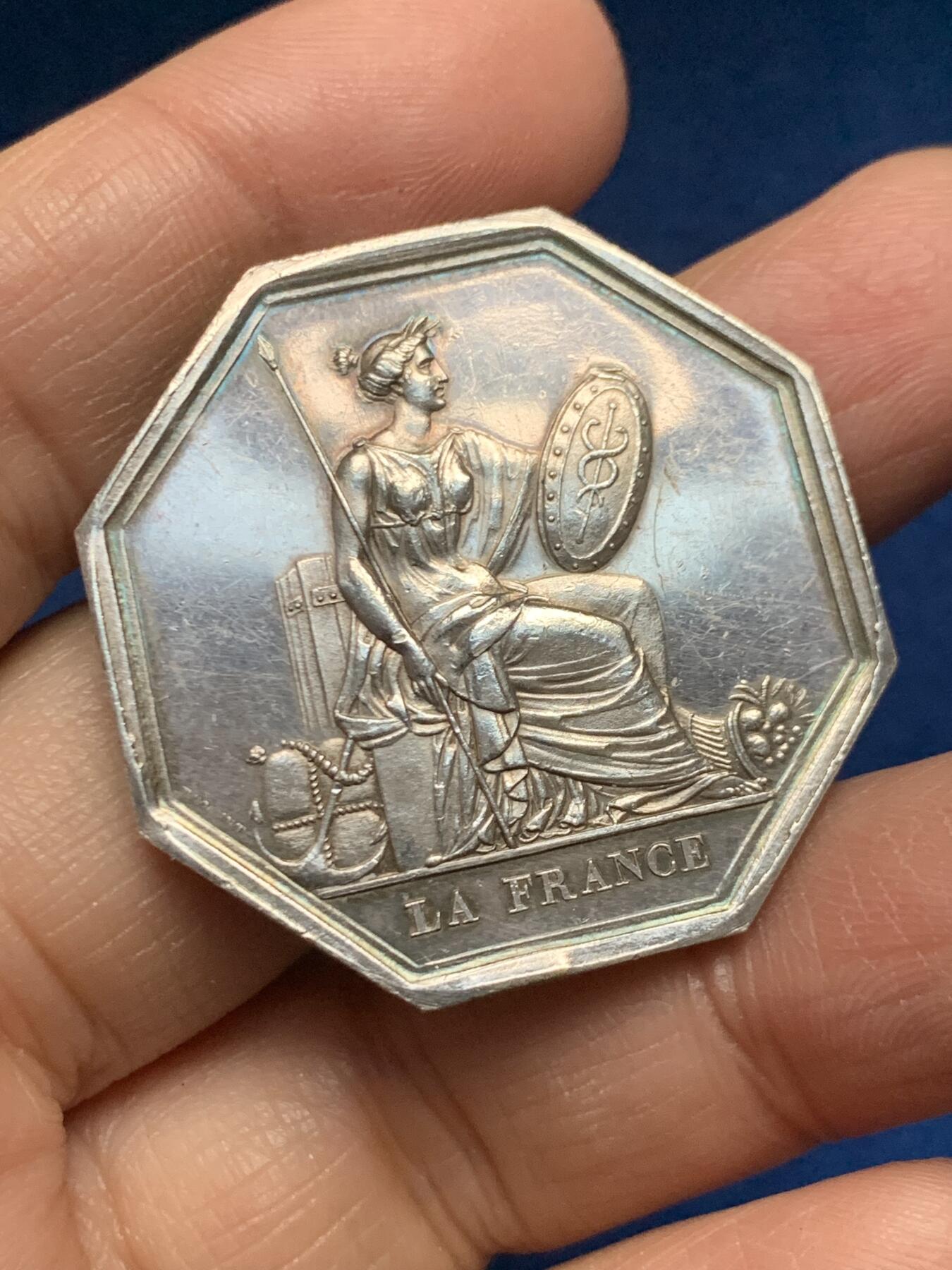 《竞宝斋》第455场 周日，周一 2场连拍 （全场包邮，欢迎送拍） 巴黎火灾保险公司八角银代币 19.5克 36.3mm 蜜蜂银标