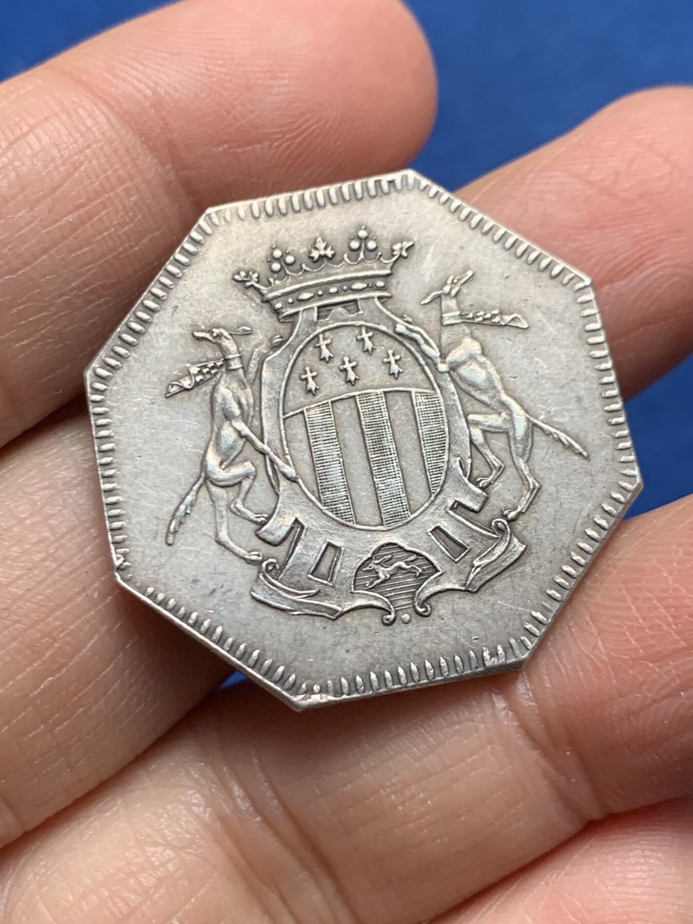 《竞宝斋》第455场 周日，周一 2场连拍 （全场包邮，欢迎送拍） 法国雷恩储蓄银行八角银质代币，直径31mm，重14.3克，丰饶角银标