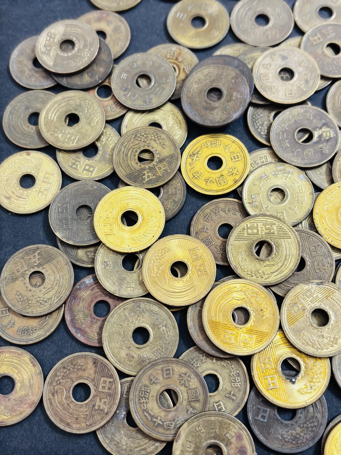 文馨钱币收藏 2026新年第二场（第 288 场）【长期接代拍品】 日本，平成五元爱情币 89 枚，包含早期繁体国版本，平成元年，原铜光等