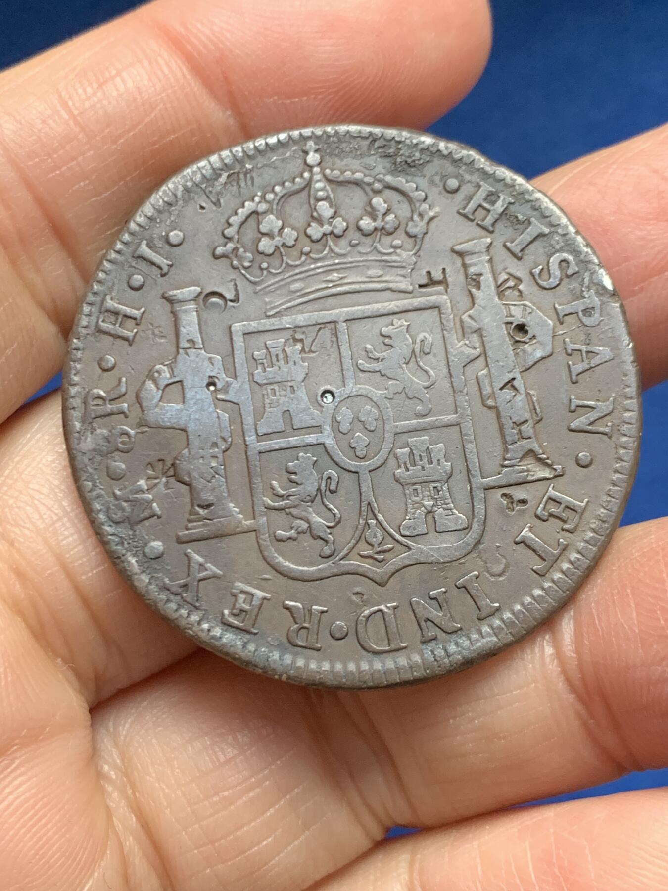 《竞宝斋》第455场 周日，周一 2场连拍 （全场包邮，欢迎送拍） 西班牙1810双柱斐迪南七世银币 水坑包浆 25.7克