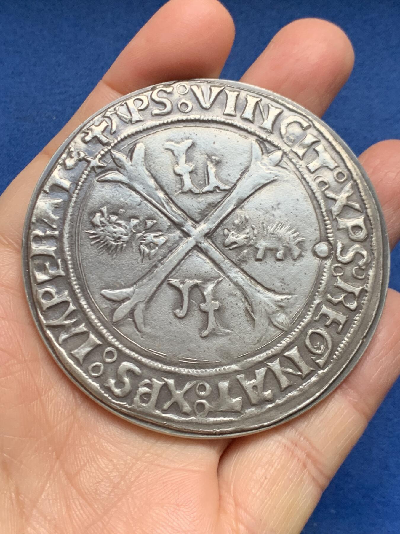 《竞宝斋》第455场 周日，周一 2场连拍 （全场包邮，欢迎送拍） 法国1979年大银章 仿古币样式 丰饶角边铭925银 66.5mm 167克