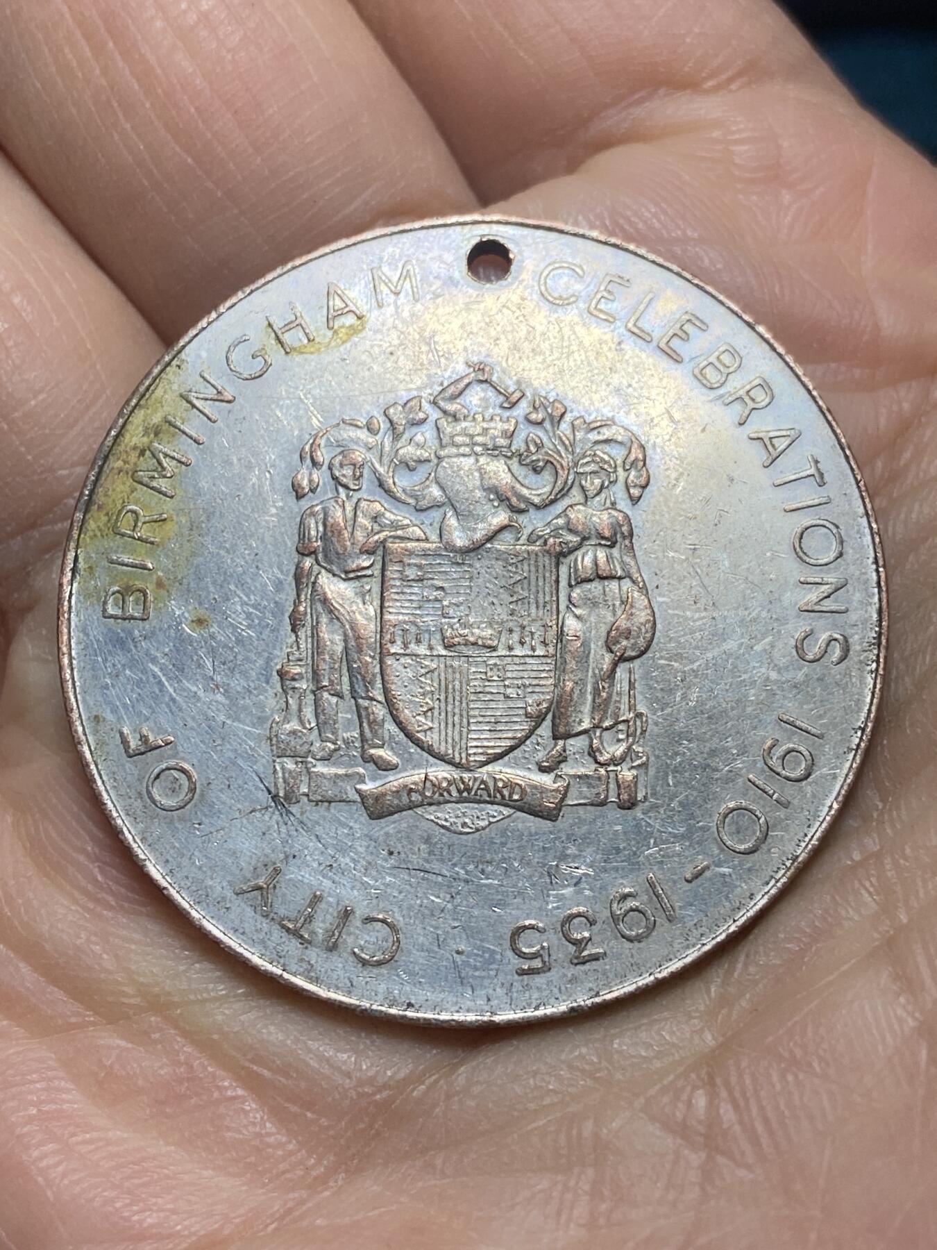 2026年第四场(总第一百七十三场）外国好品散币场(免佣金) 英国🇬🇧纪念章，铜镍材质，直径38毫米，厚1.7毫米，重16.70克(乔治五世和玛丽王后登基25周年银禧纪念章)