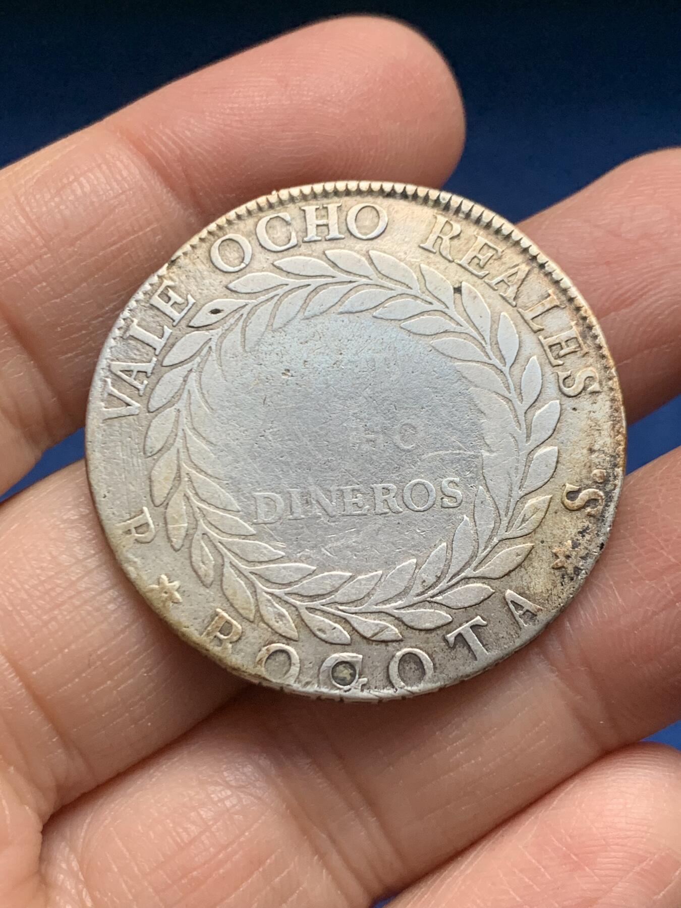 《竞宝斋》第455场 周日，周一 2场连拍 （全场包邮，欢迎送拍） 1840年新格拉纳8里亚尔银币，哥伦比亚共和国时期（1831-1858年）波哥大造币厂发行，安第斯神鹰丰饶角/月桂叶棕榈叶花环，8迪尼罗斯（Dineros）是西班牙传统的纯度单位8/12=0.666，换算成千分比约为.903纯银，此类常见弱打，有老打孔填补，存世好品非常稀少而价格极高！