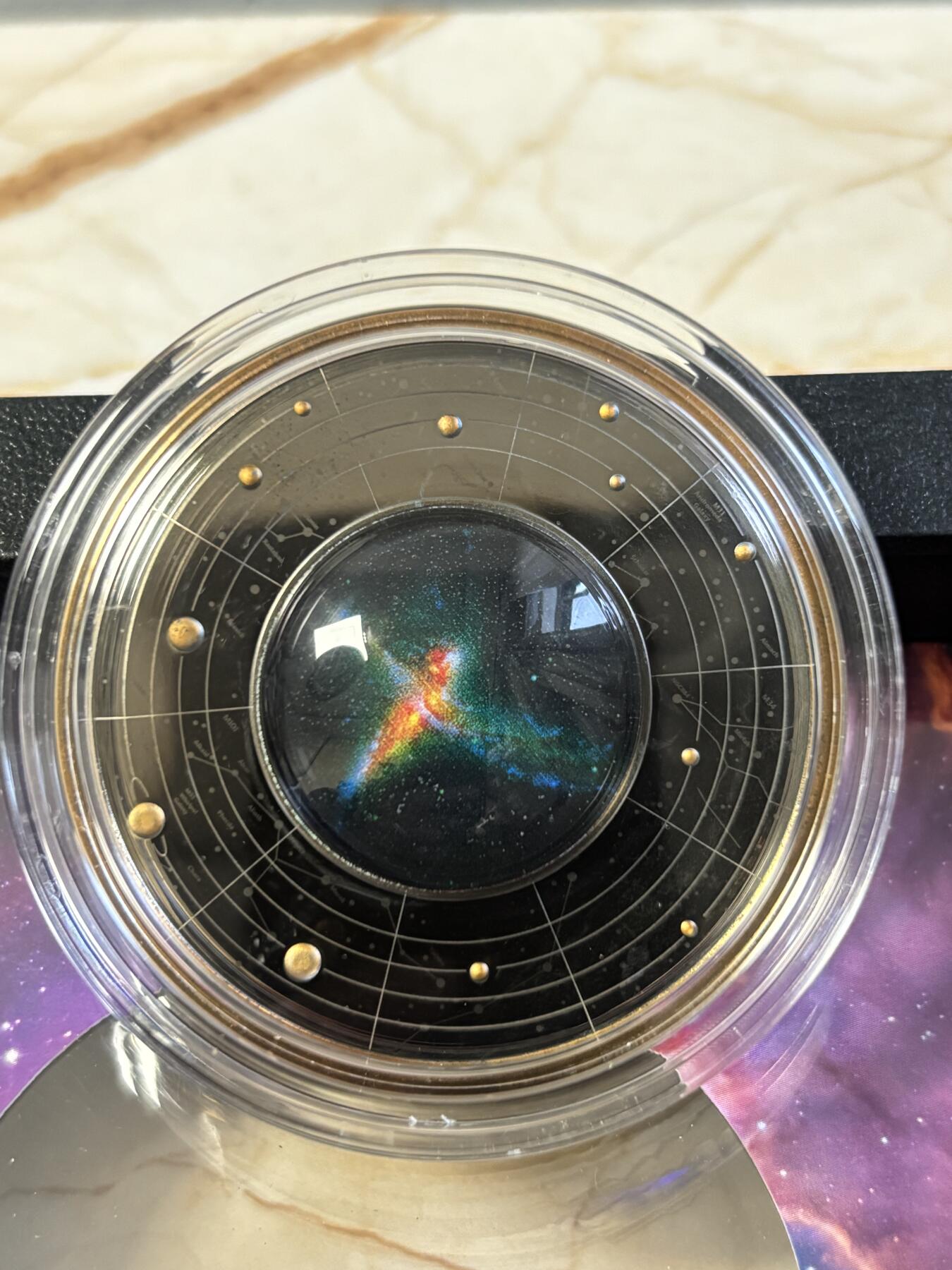 第187期拍卖 喀麦隆2024年银河思考者贝尔三重态 精制纪念银币，999银，17.5克，发行700枚