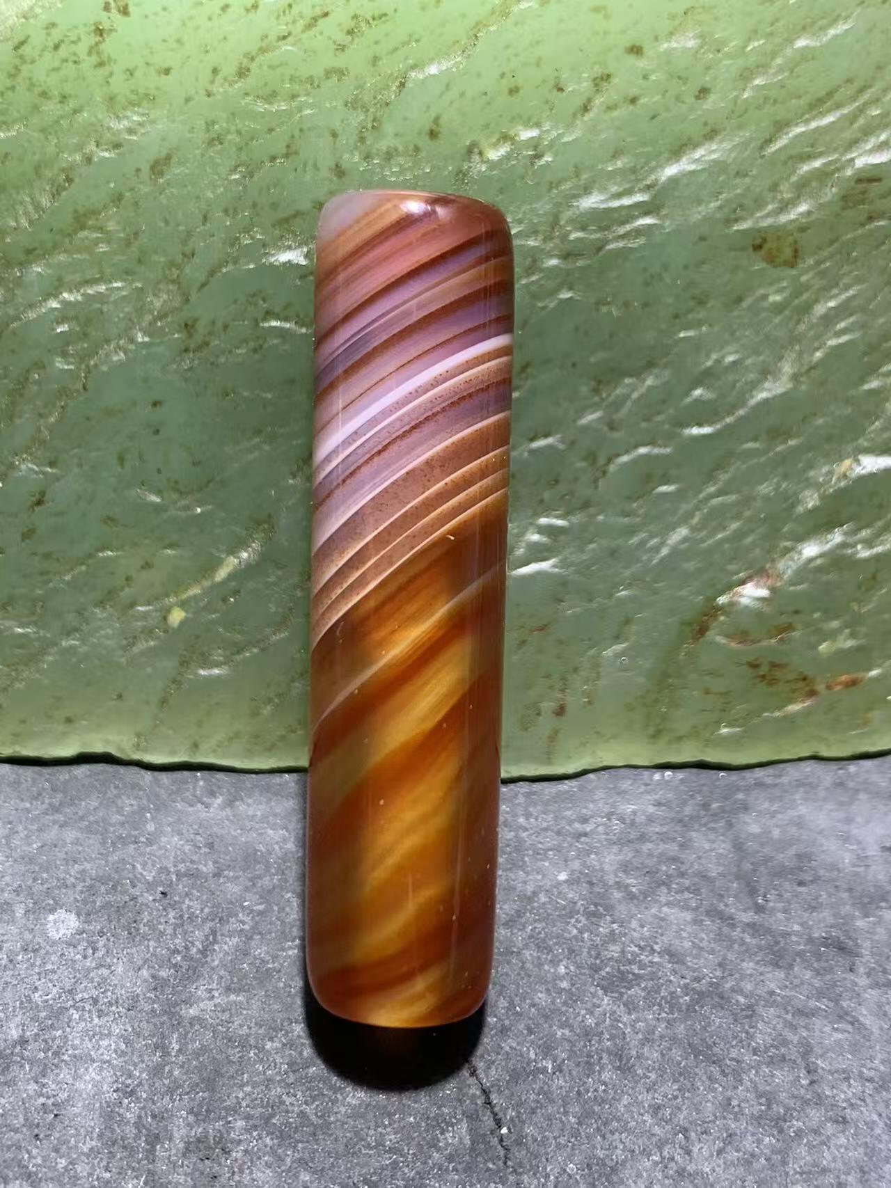 精美朱砂点缠丝玛瑙随形直桶，桶珠一个，