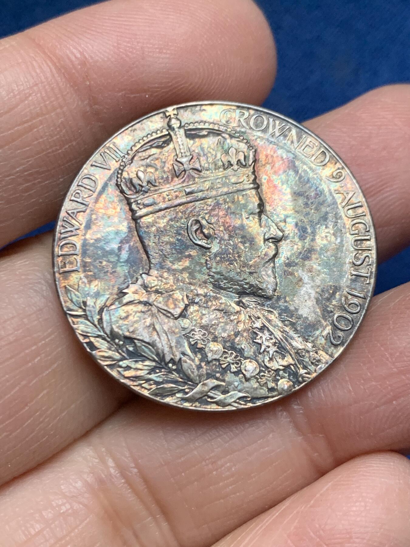 《竞宝斋》第455场 周日，周一 2场连拍 （全场包邮，欢迎送拍） 英国1902爱德华七世和亚历珊德拉皇后加冕银章 30.8mm 12.75克