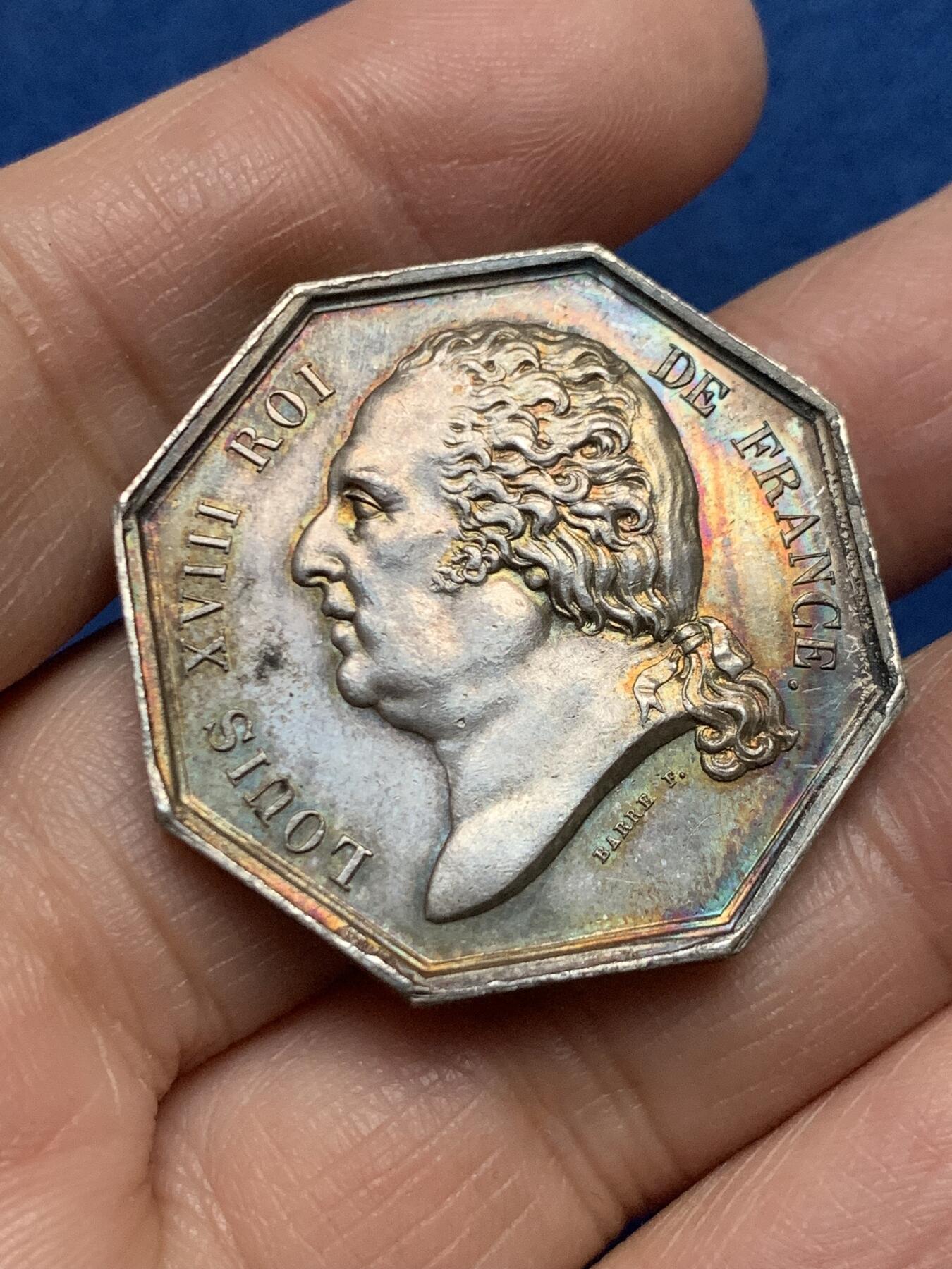 《竞宝斋》第455场 周日，周一 2场连拍 （全场包邮，欢迎送拍） 法国路易十八巴黎火灾保险八角银质代币，34.6MM，21.48克，丰饶角边铭，五彩包浆