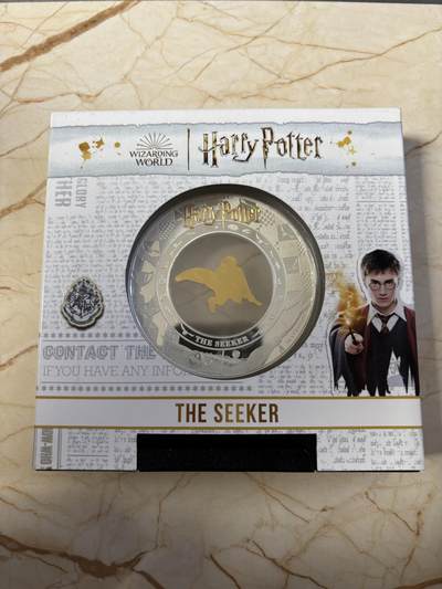 第187期拍卖 - 萨摩亚2022年哈利波特骑扫把2盎司中空镶金片银币，金属:999银+999金，重量:2盎司+0.2克，直径:70毫米，发行：975枚