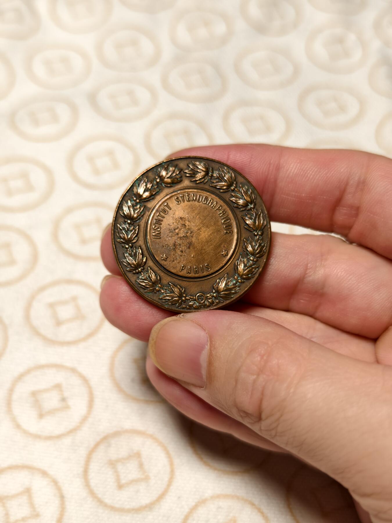 抚柳草堂-第六期章牌钱币 奖章勋章限时免佣 满百包邮 放漏专场 19世纪末-20世纪初 法国巴黎速记学院铜章 花环玛丽安娜亨利杜布瓦作品 36mm  重25.1g品相如图