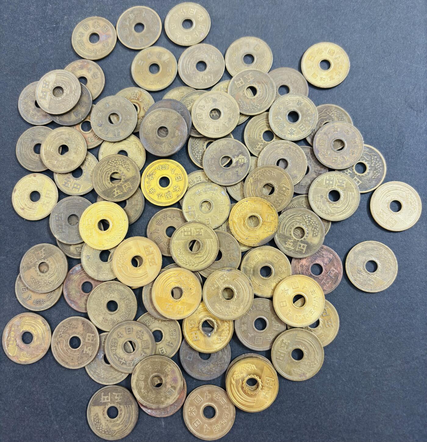 文馨钱币收藏 2026新年第二场（第 288 场）【长期接代拍品】 日本，平成五元爱情币 89 枚，包含早期繁体国版本，平成元年，原铜光等