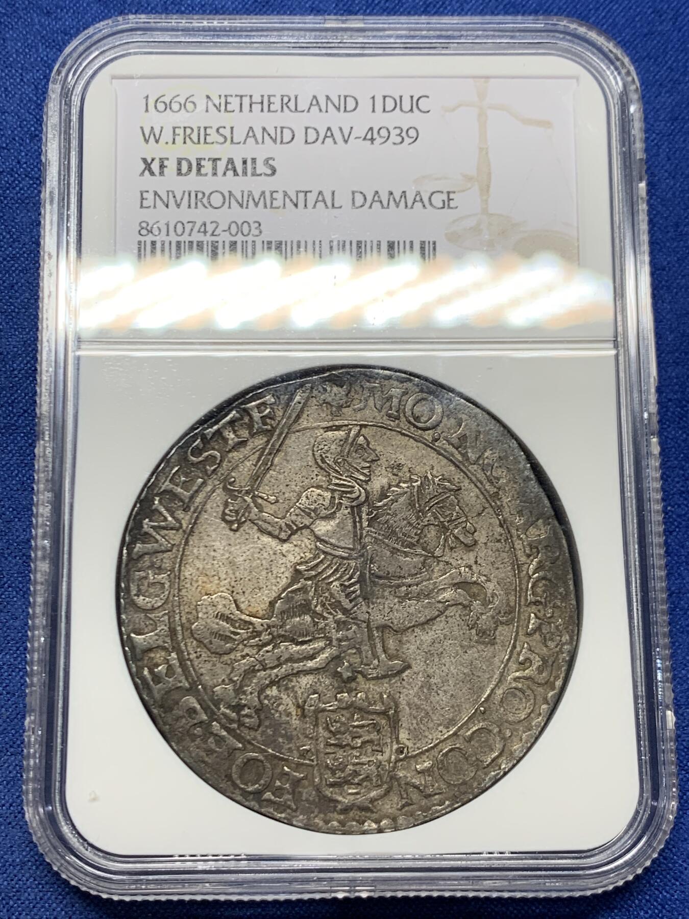 《竞宝斋》第455场 周日，周一 2场连拍 （全场包邮，欢迎送拍） NGC XFD 1666年尼德兰西弗里斯兰省马剑大银币 极其少见的早期品种，数量和后期不能比的，原汁原味的老包浆，无其他缺陷，打制图案细节和币胚完整