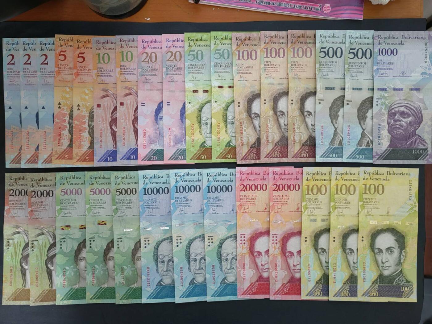 外国纸币专场260110场 委内瑞拉🇻🇪彩虹动物版30张全套，全新品相UNC。