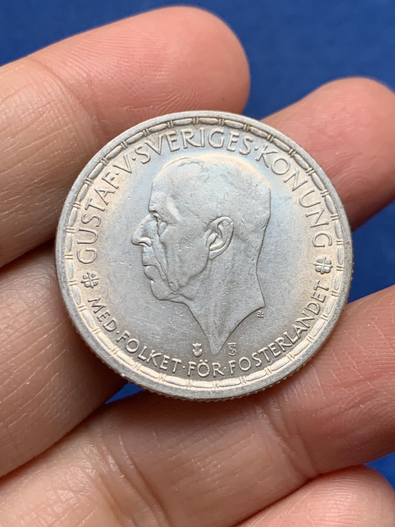 《竞宝斋》第455场 周日，周一 2场连拍 （全场包邮，欢迎送拍） 瑞典1947年古斯塔夫五世2克朗银币 14g 400银